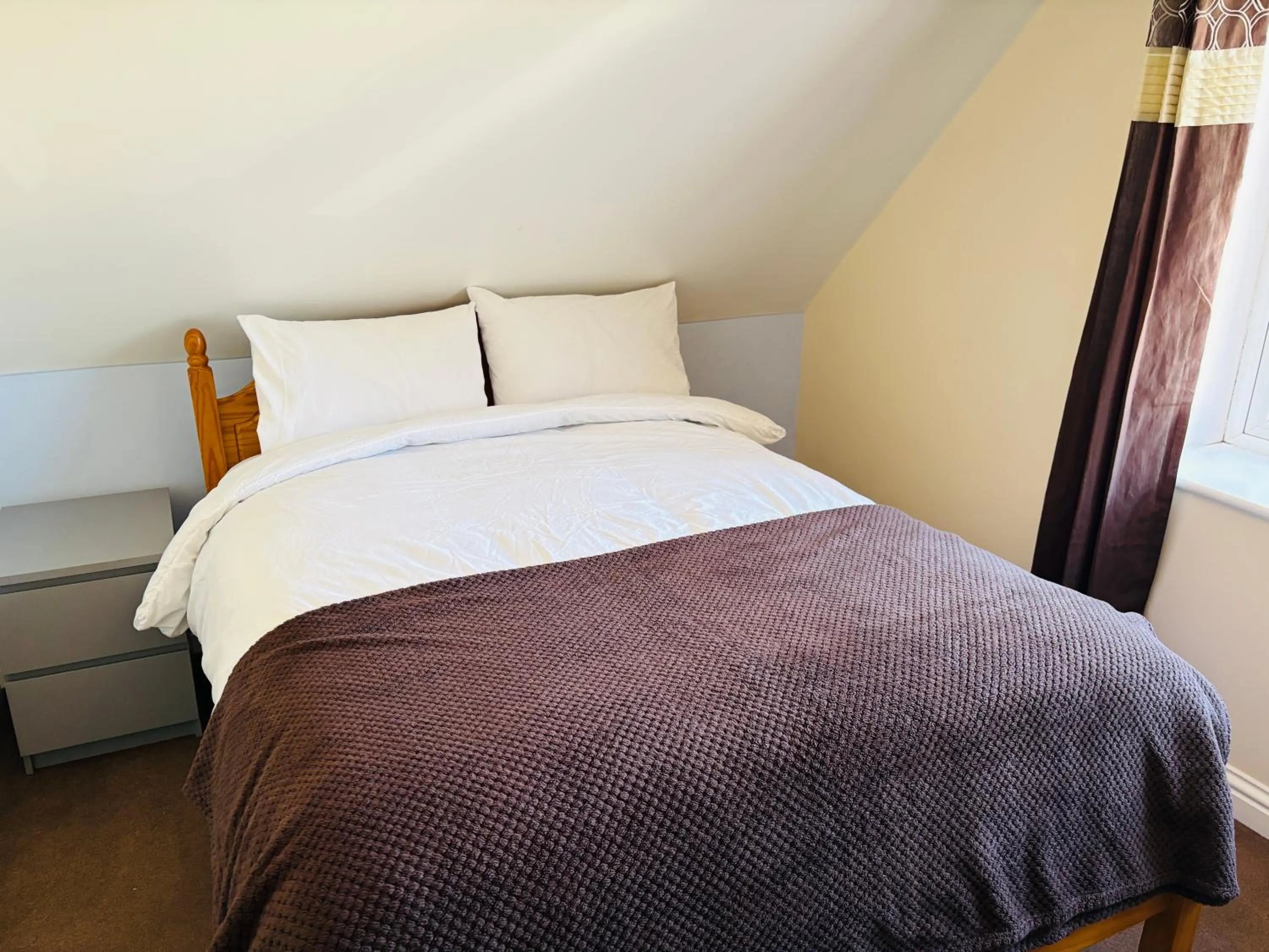 Bed in Captain Howey Hotel