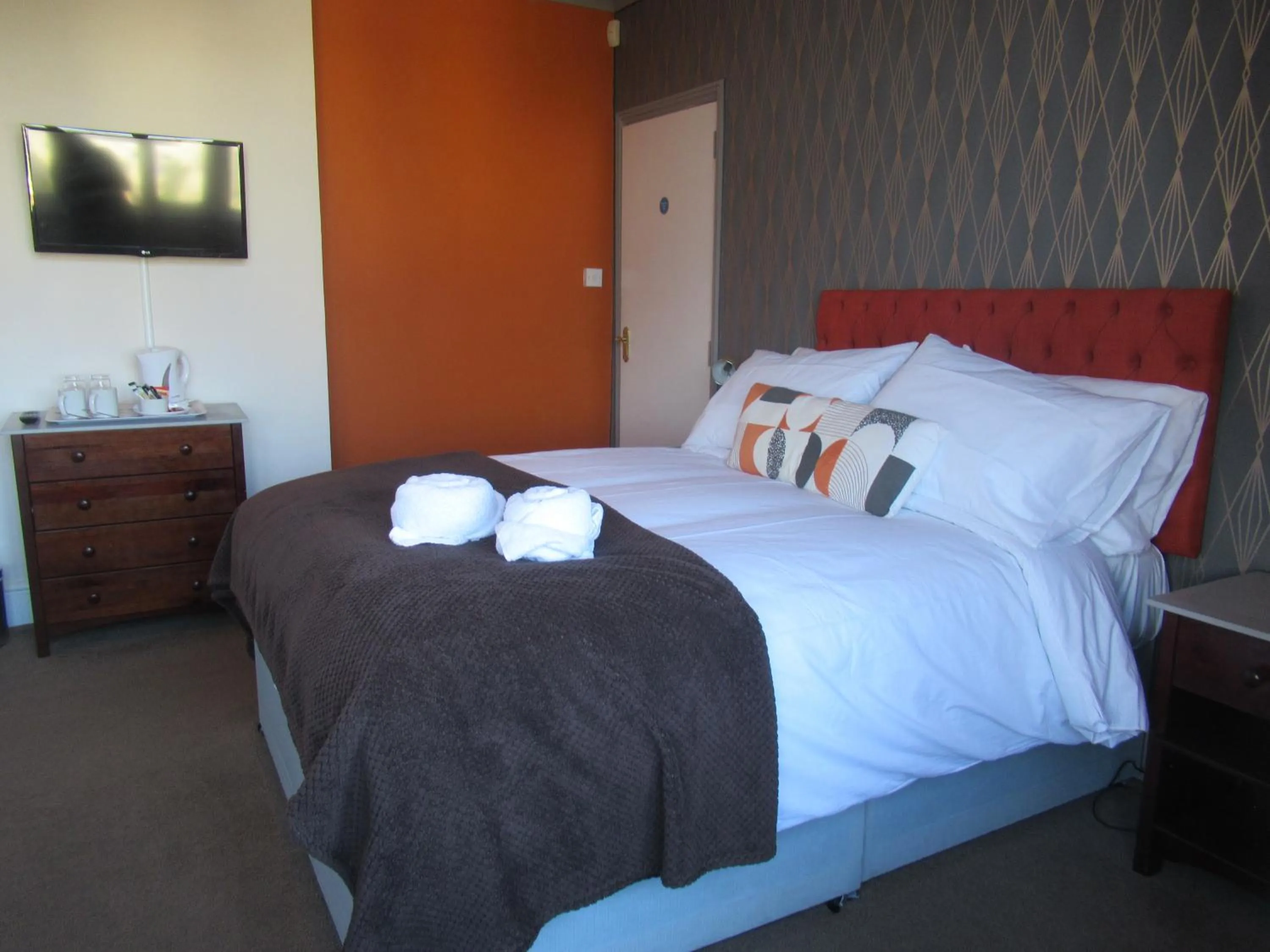 Bedroom, Bed in Captain Howey Hotel