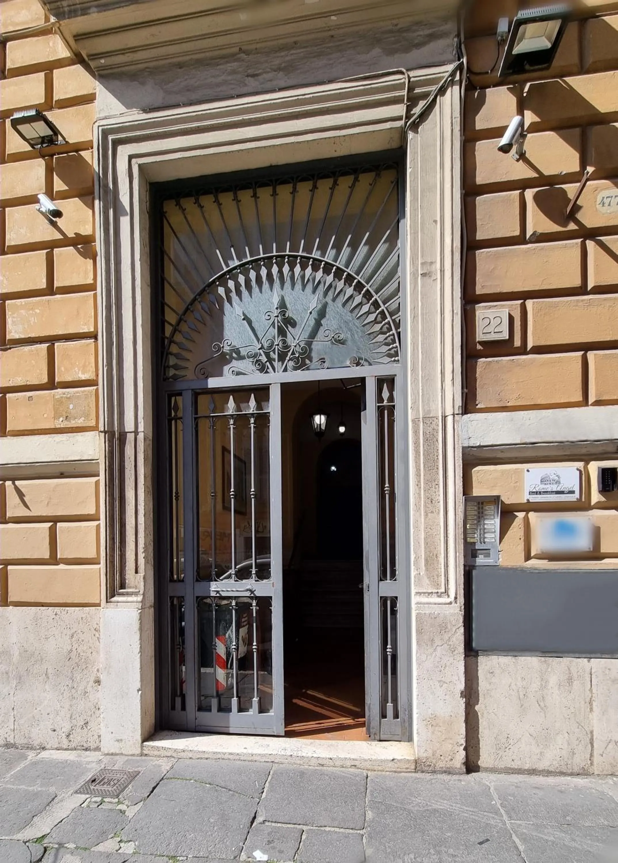 Facade/entrance in B&B Rome's Angel