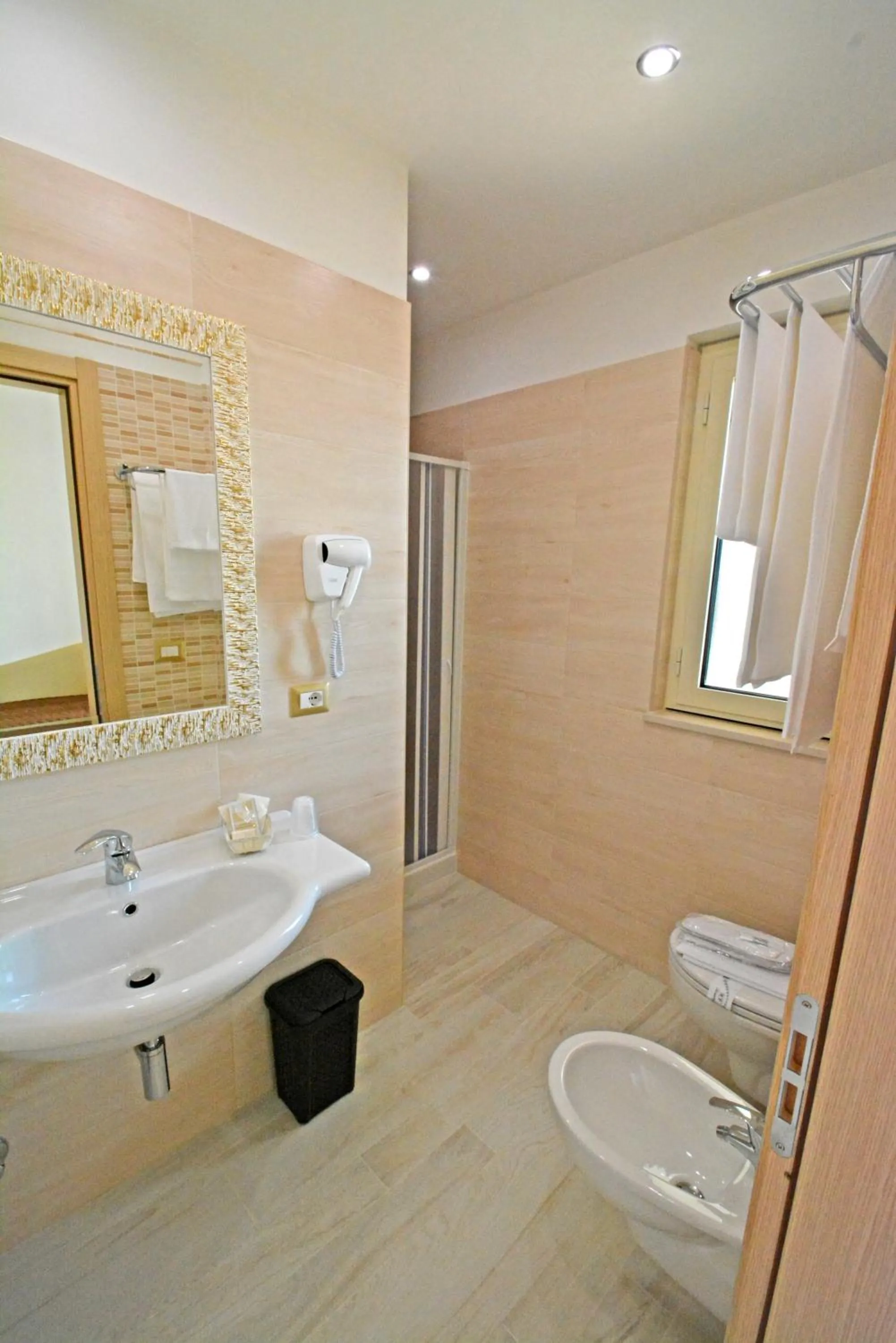 Shower in Hotel Incanto