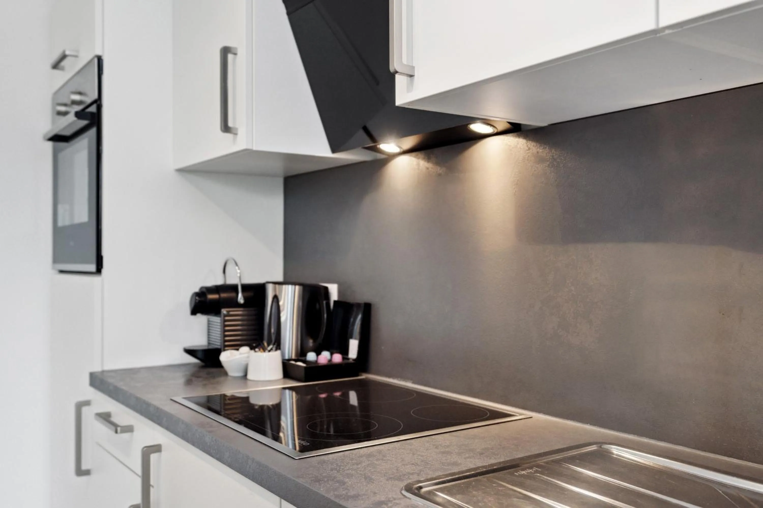 Coffee/tea facilities in Amelie chez Inez