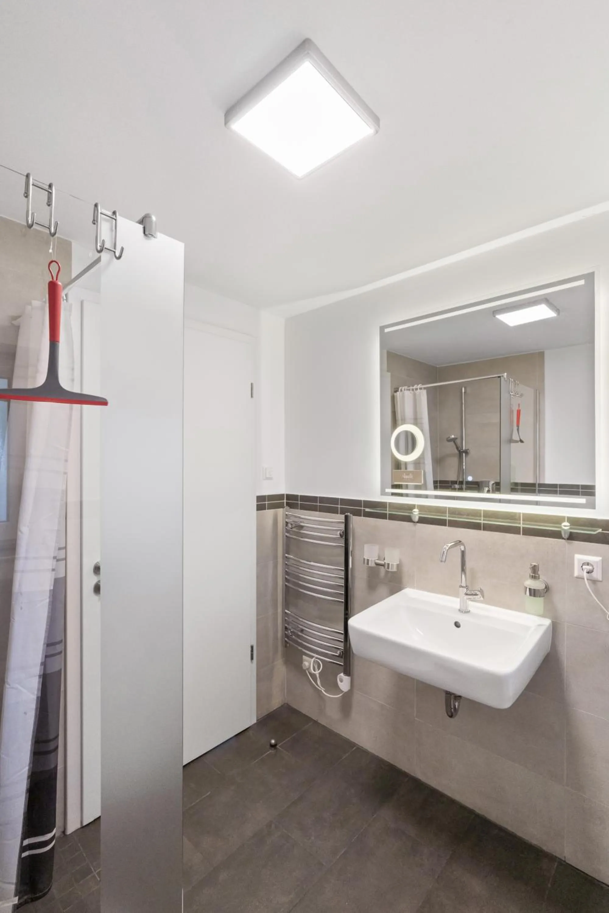 Shower in Amelie chez Inez