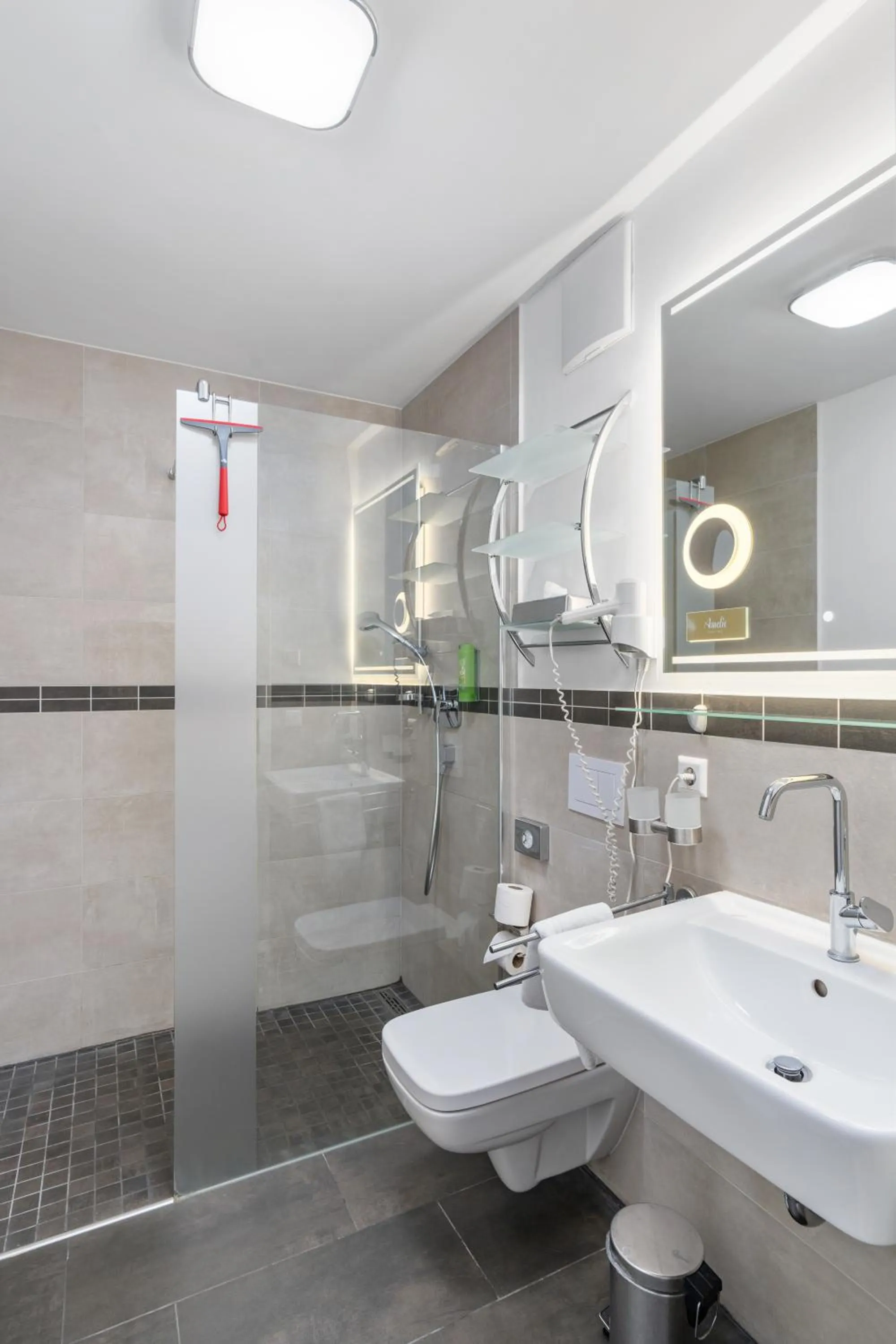 Shower in Amelie chez Inez