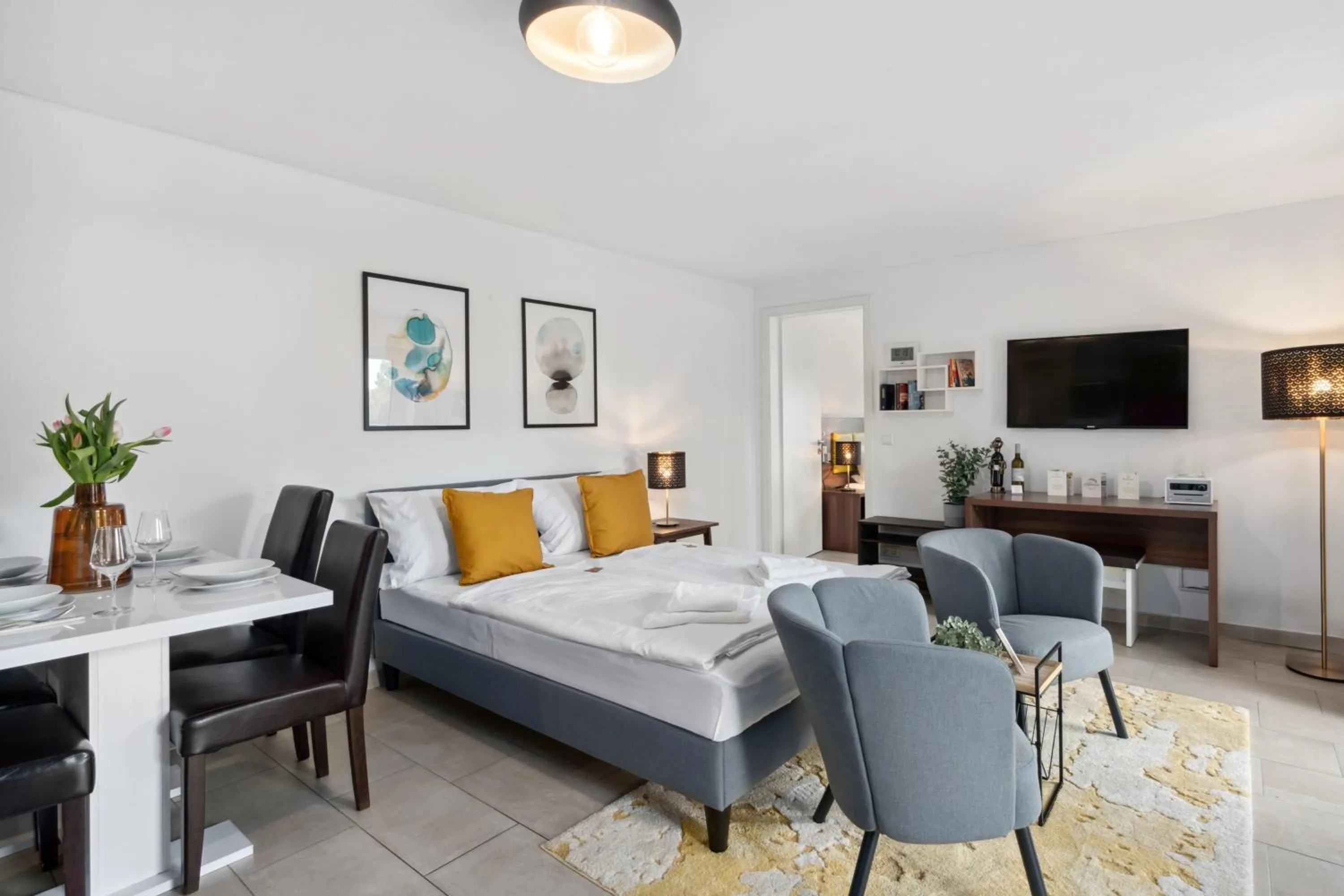 Communal lounge/ TV room, Bed in Amelie chez Inez