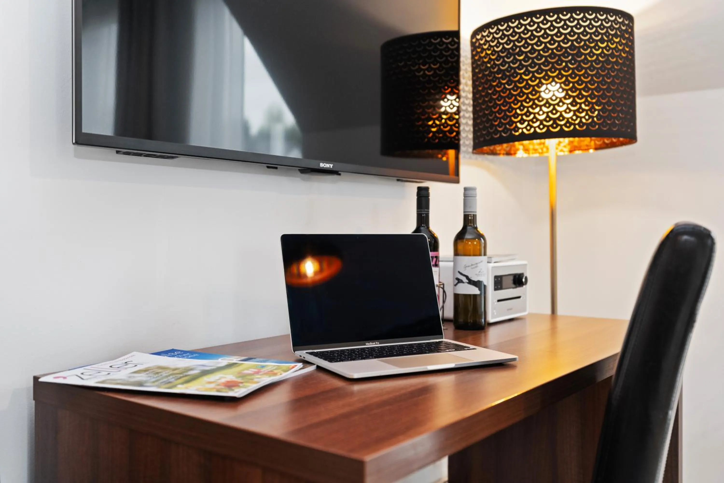 TV and multimedia in Amelie chez Inez