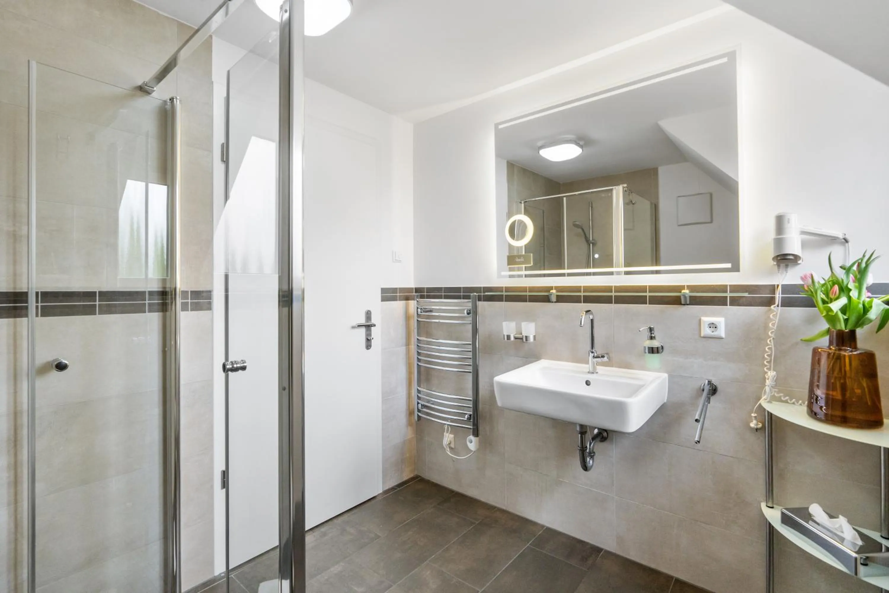 Shower in Amelie chez Inez