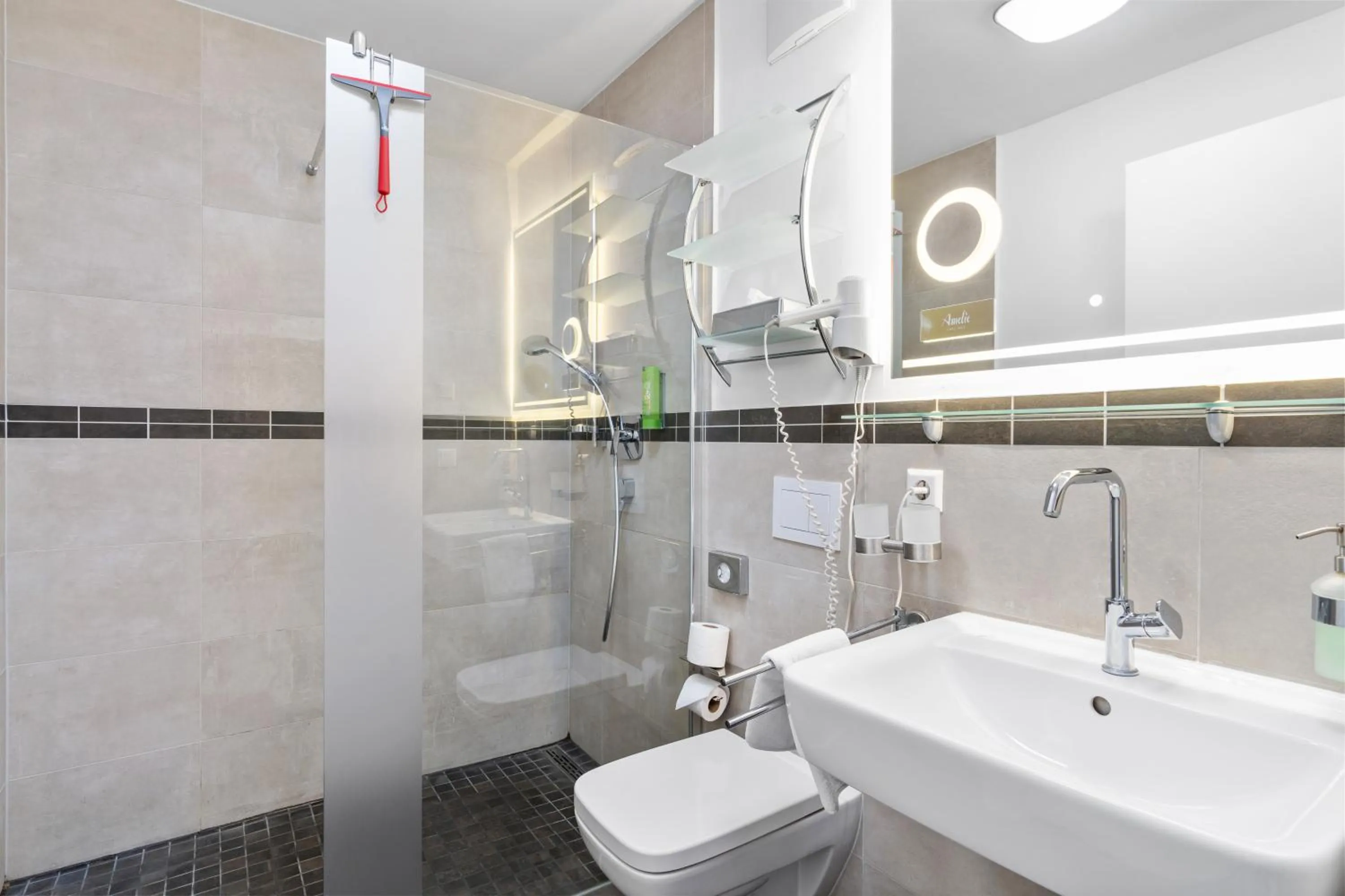 Shower in Amelie chez Inez