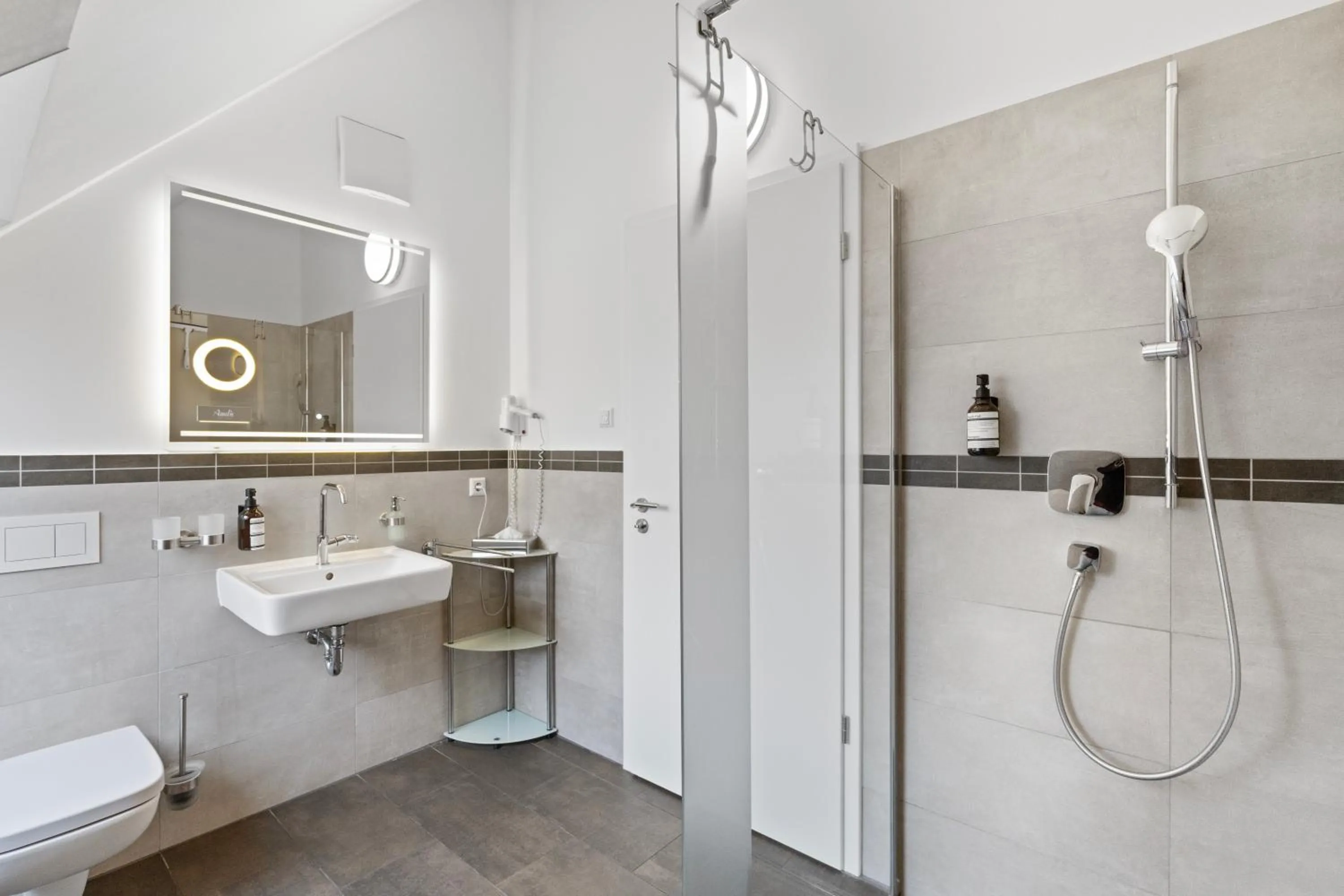 Shower in Amelie chez Inez