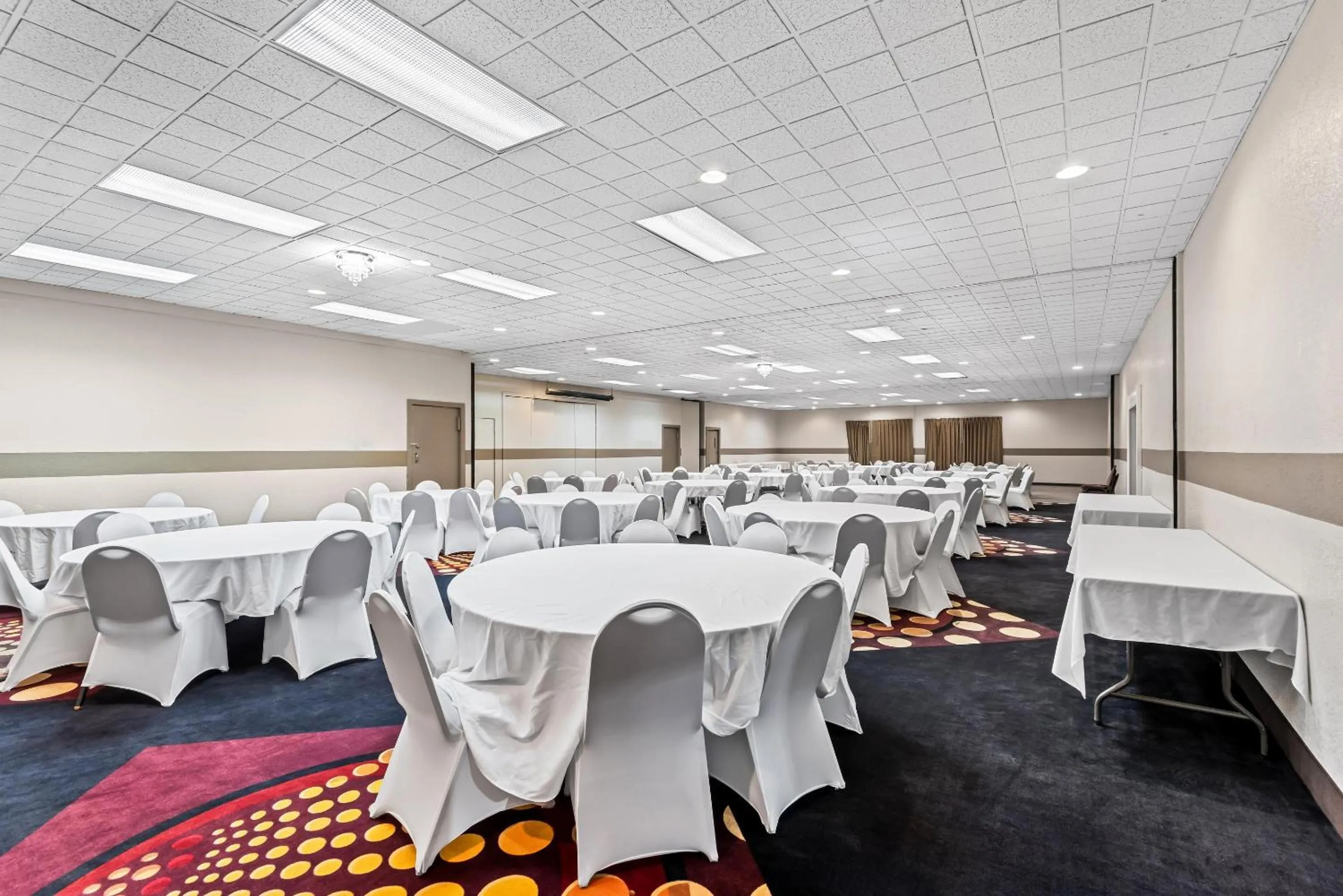 Meeting/conference room in Suburban Studios Fort Dodge