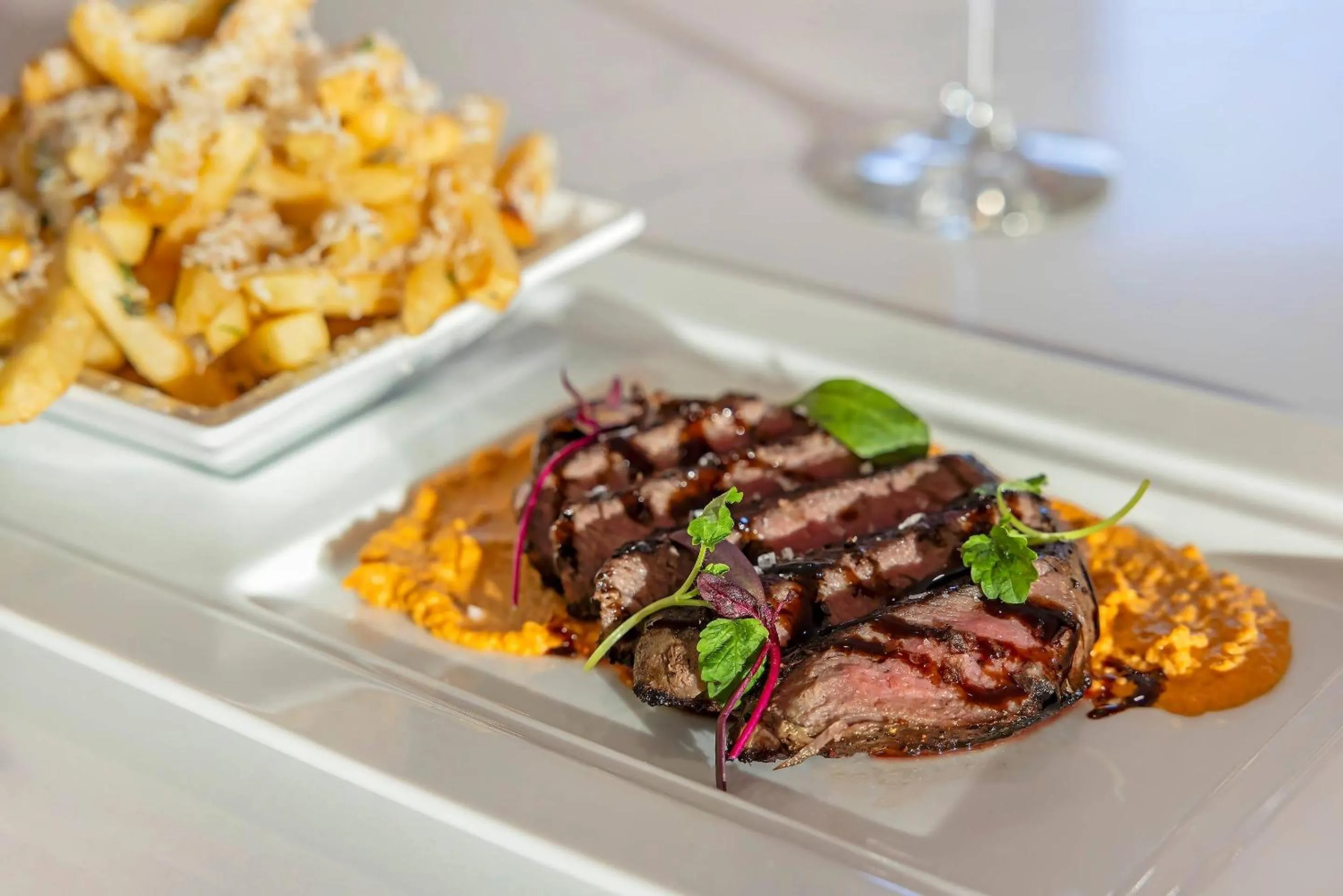 Restaurant/places to eat in Cambria Hotel Burbank Airport