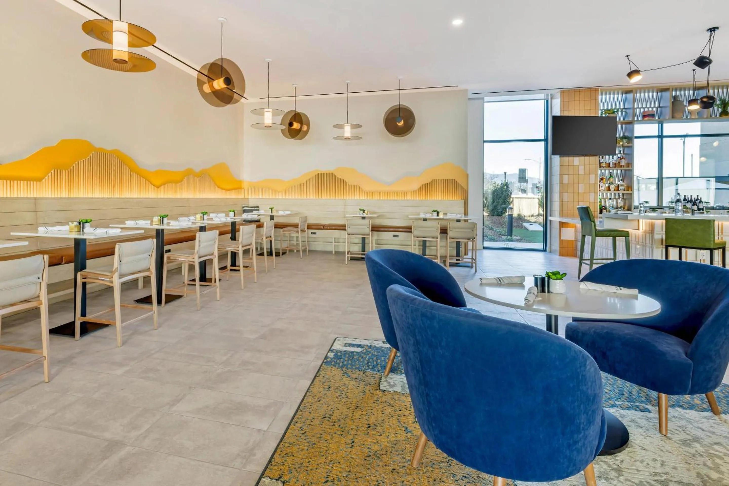 Restaurant/places to eat in Cambria Hotel Burbank Airport