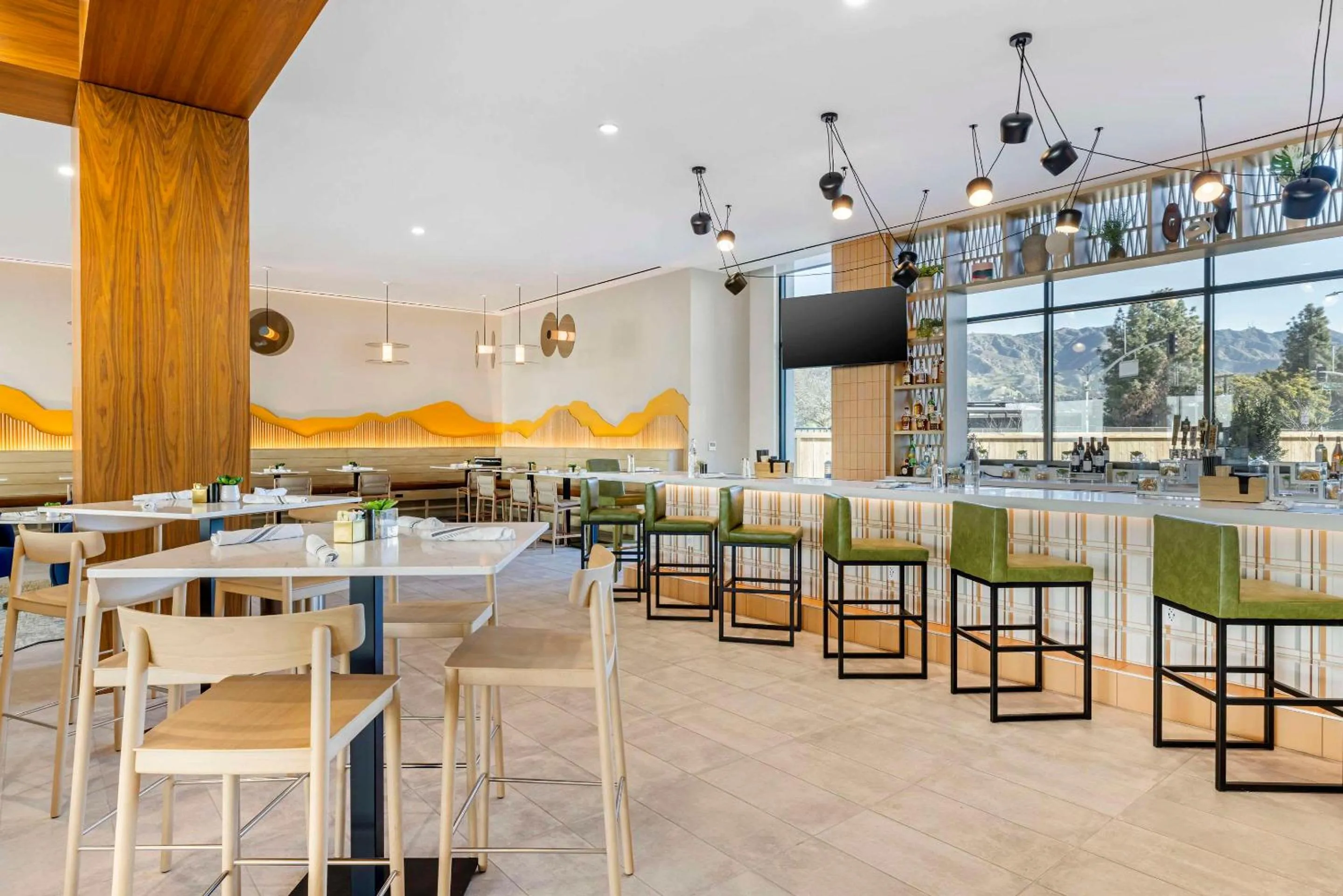 Restaurant/places to eat in Cambria Hotel Burbank Airport