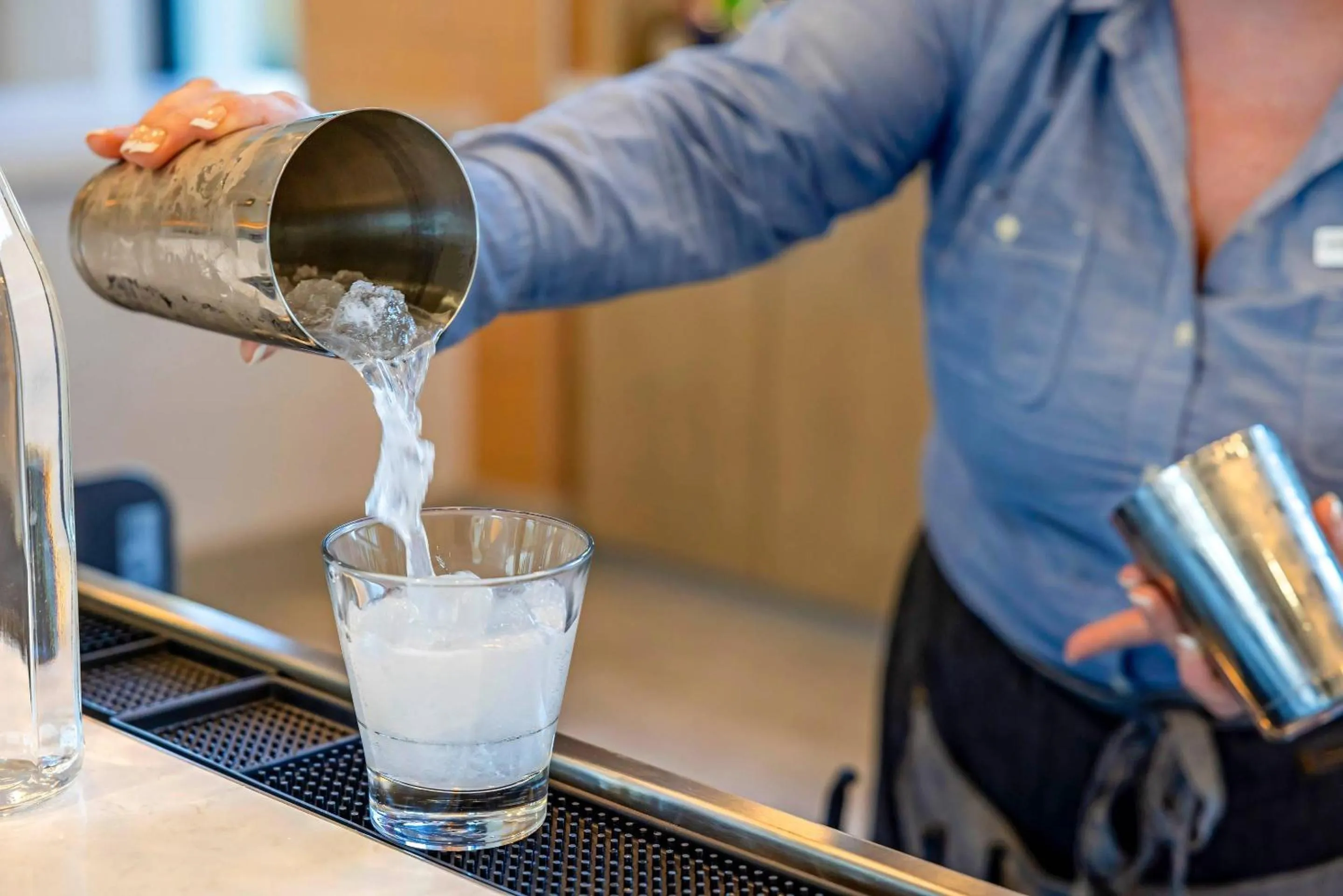 Restaurant/places to eat in Cambria Hotel Burbank Airport