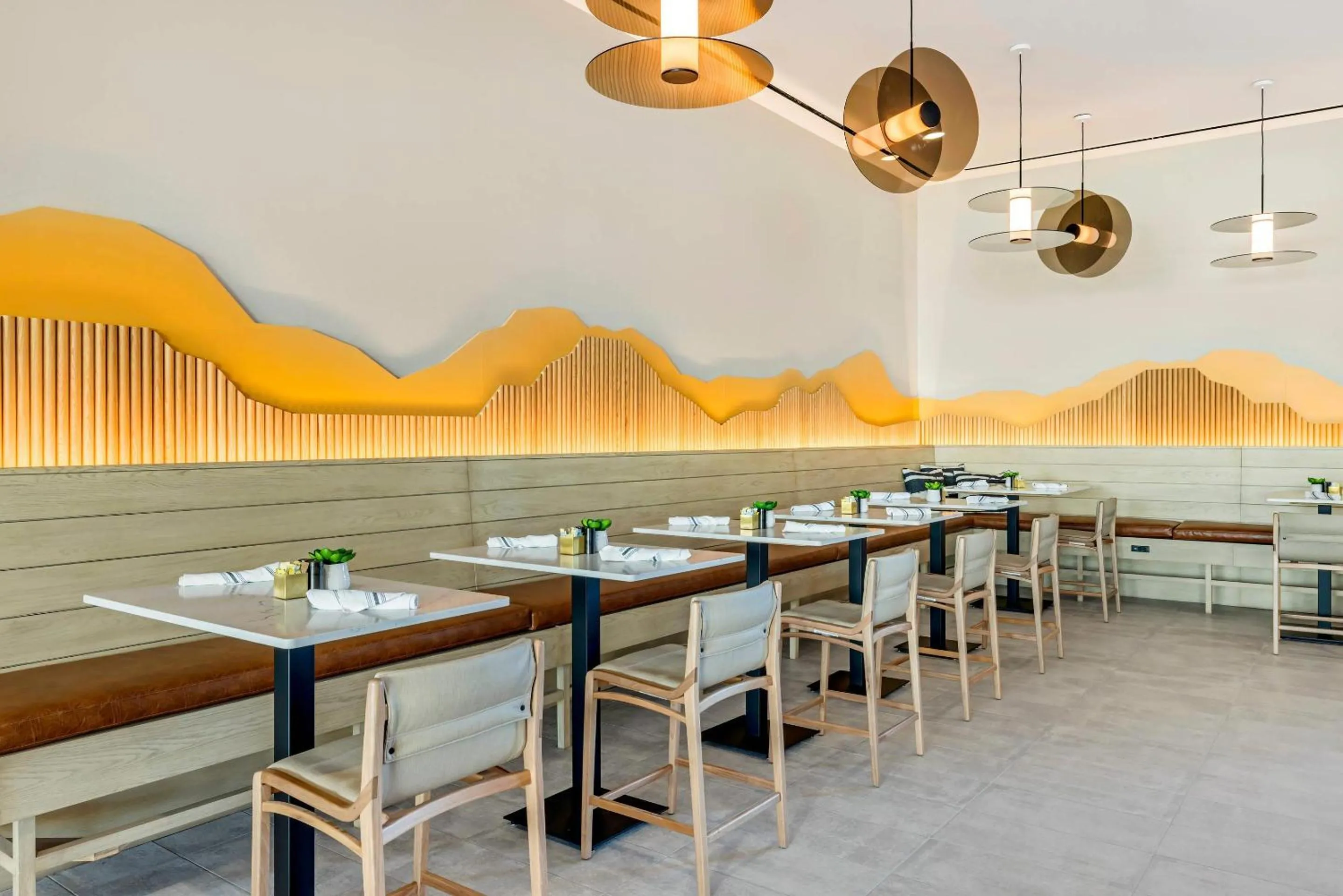 Restaurant/places to eat in Cambria Hotel Burbank Airport