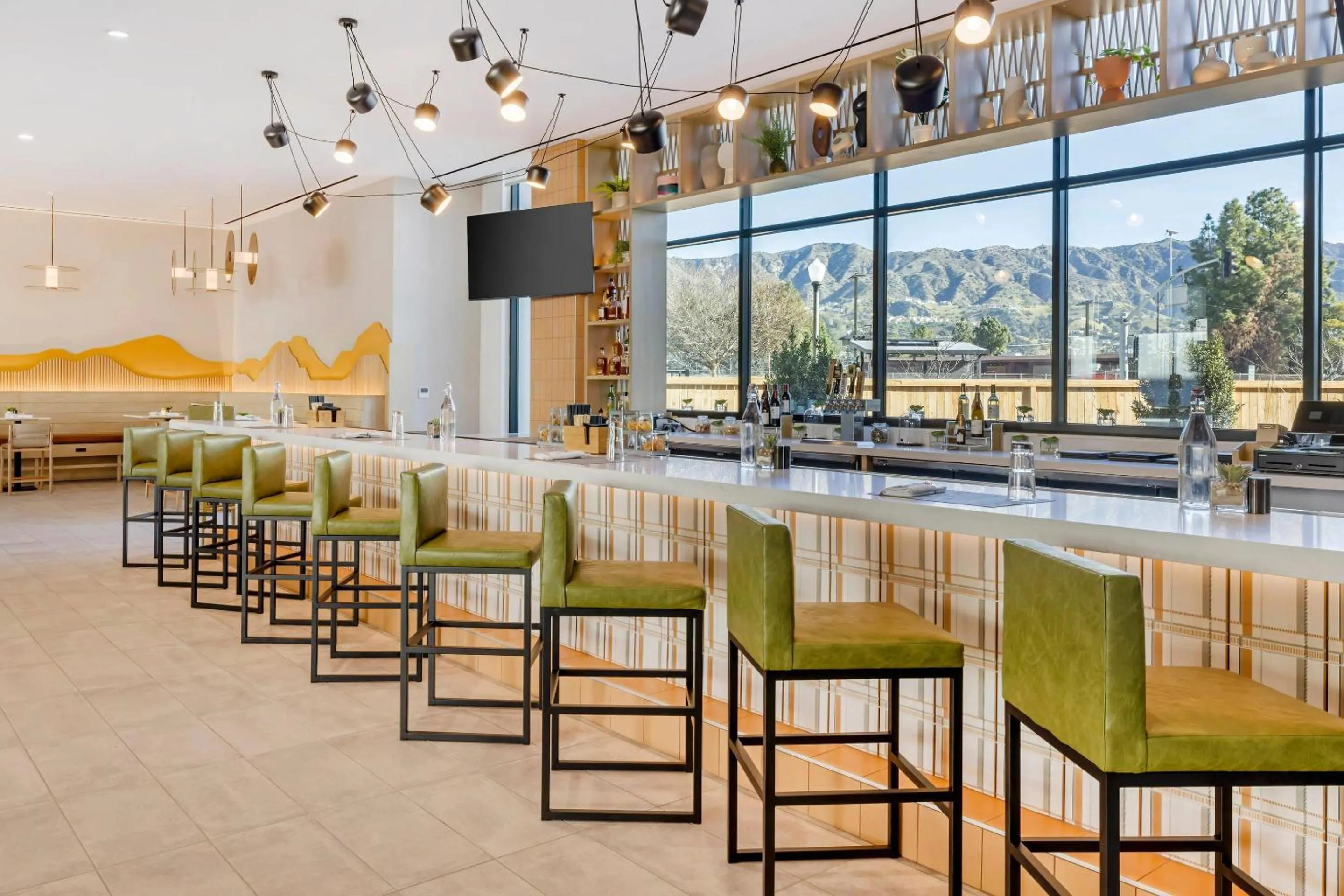 Restaurant/places to eat in Cambria Hotel Burbank Airport