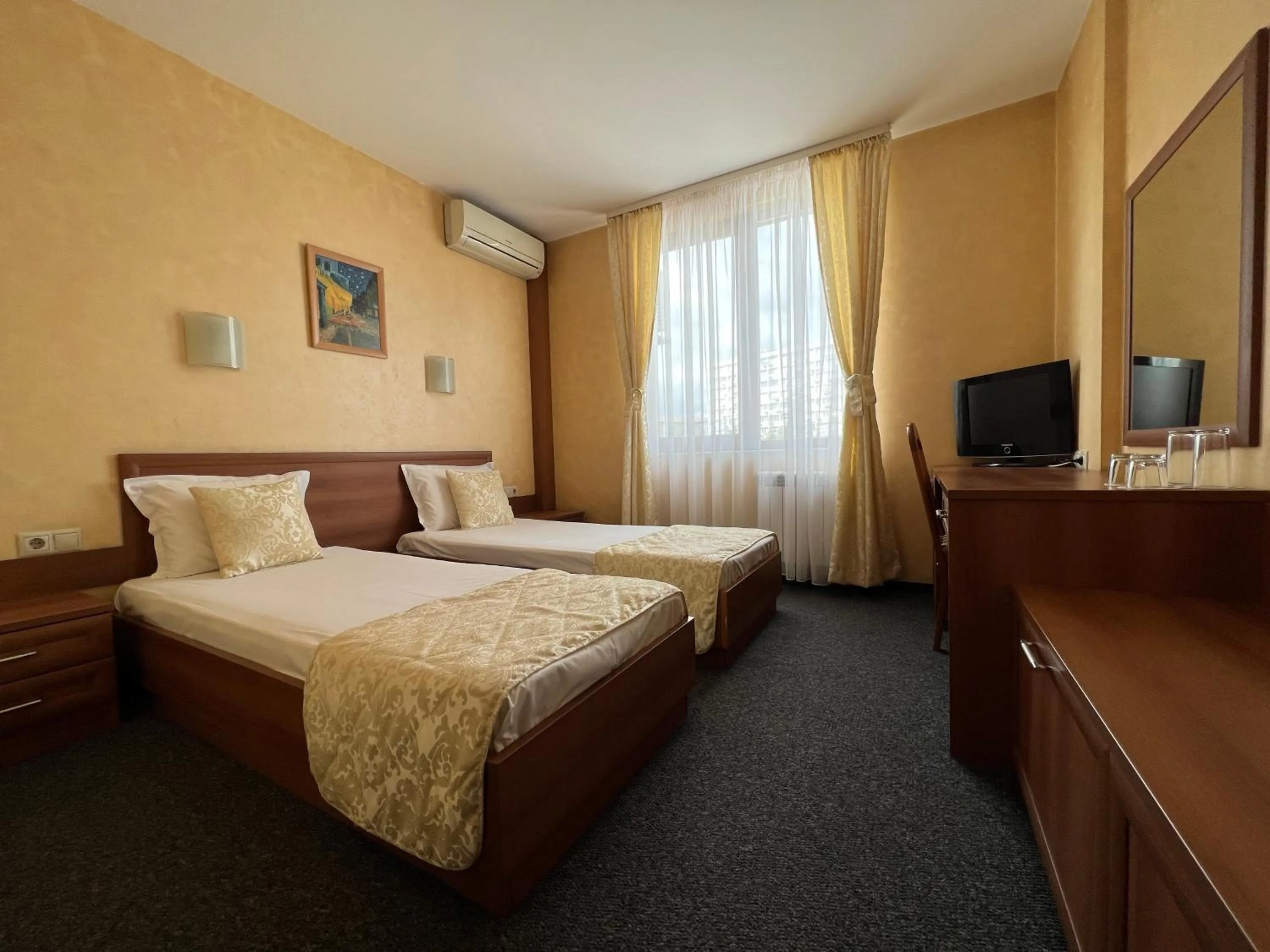 Bed in Family Hotel 007