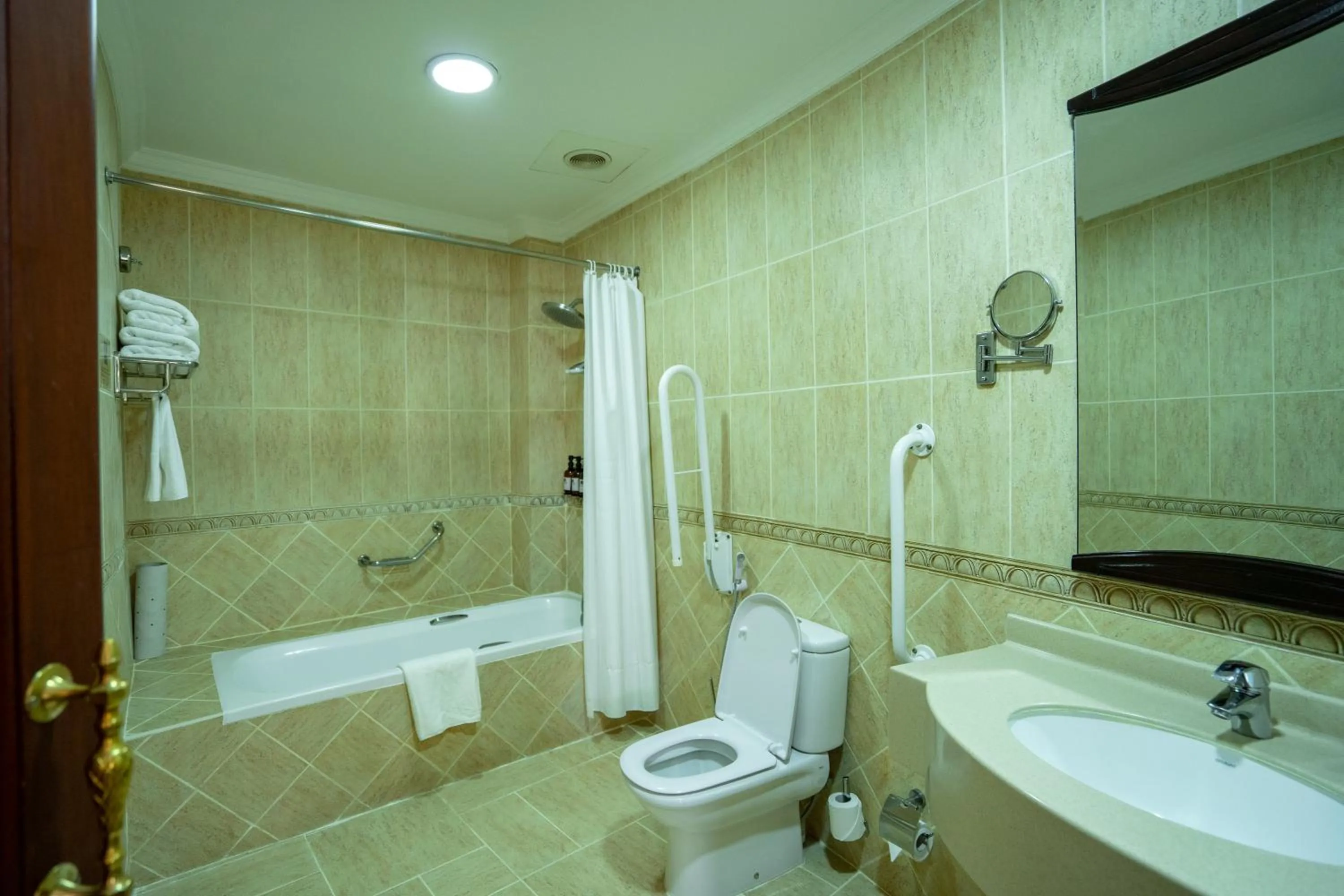 Shower in Kibo Palace Hotel Arusha