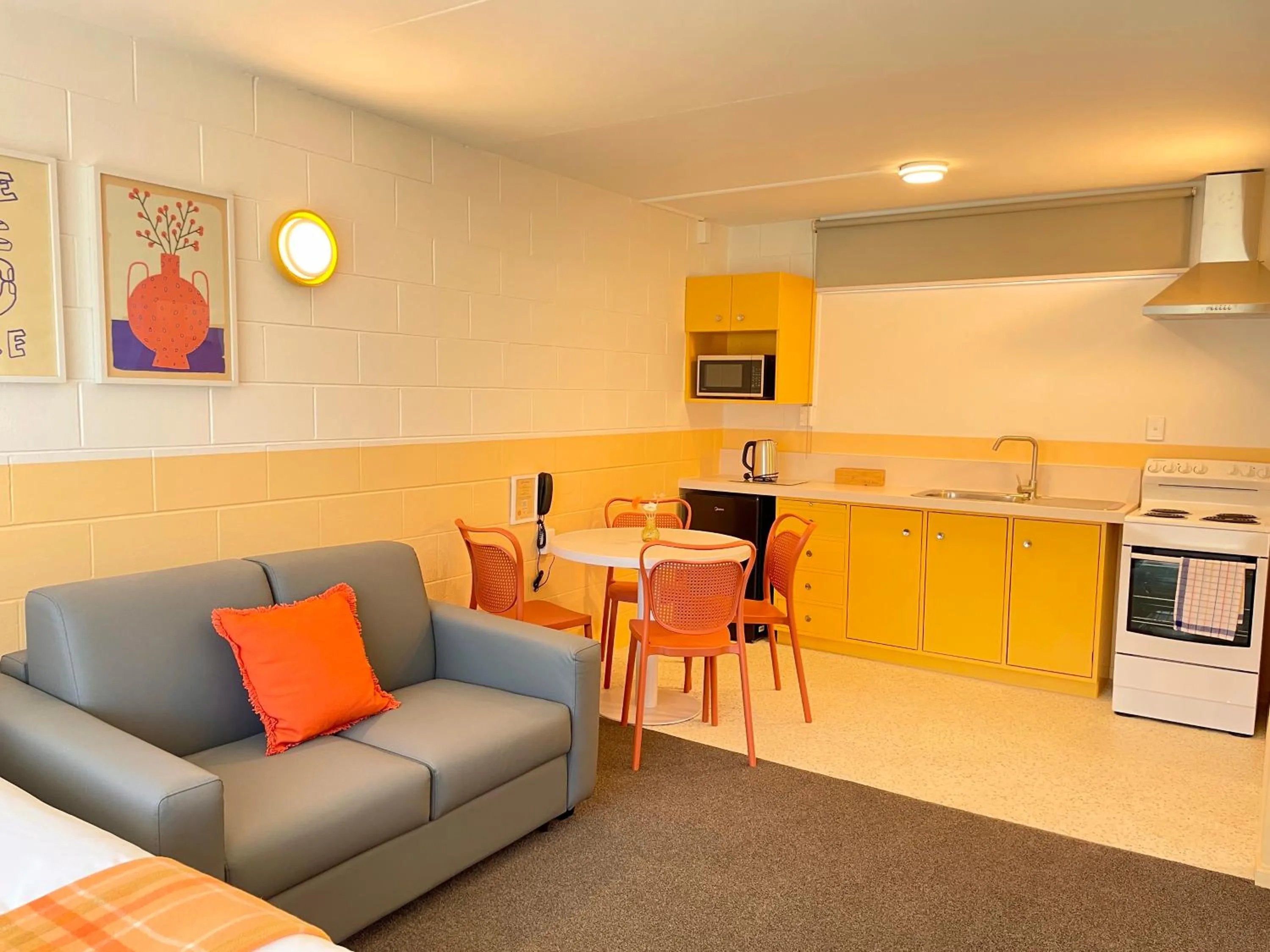Kitchen or kitchenette in Mount Eden Motel