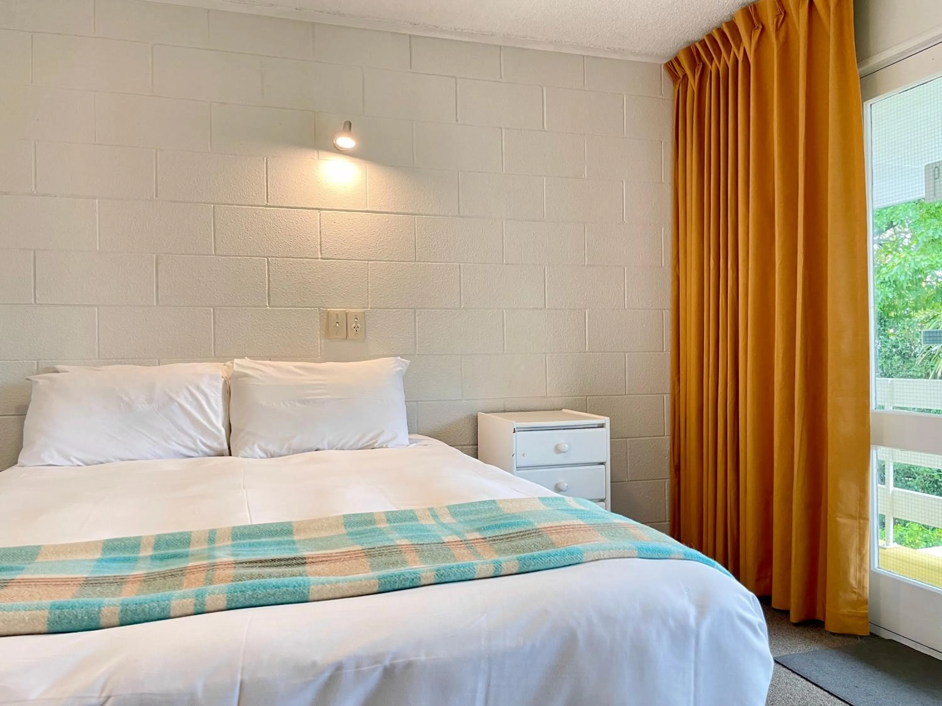 Bed in Mount Eden Motel