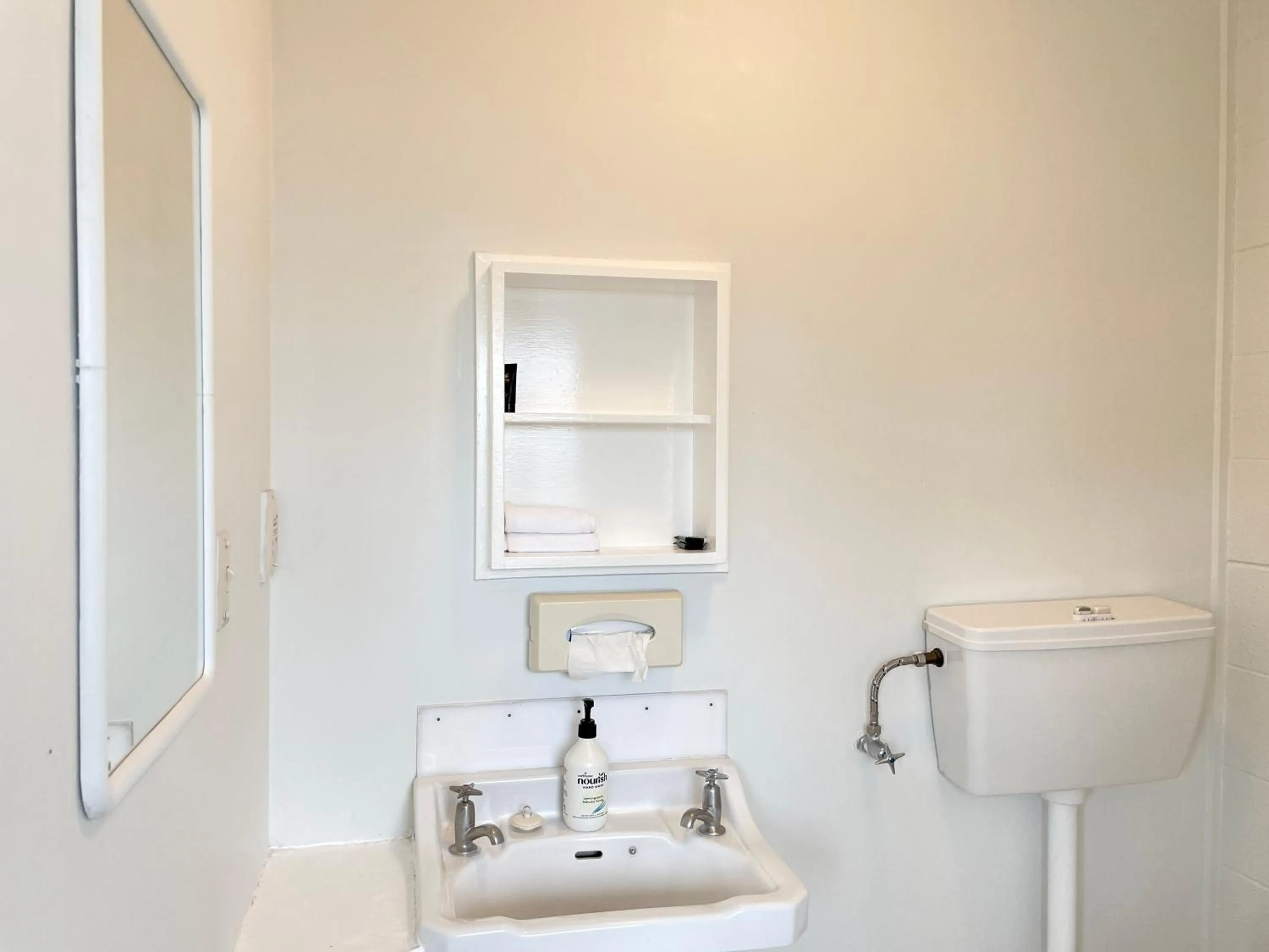 Bathroom in Mount Eden Motel