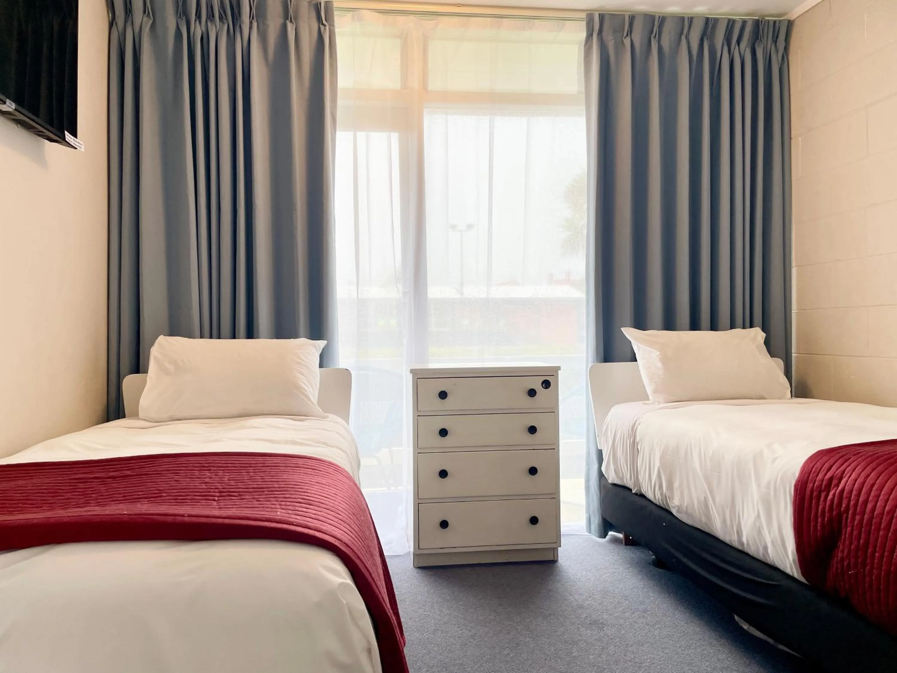 Bed in Mount Eden Motel