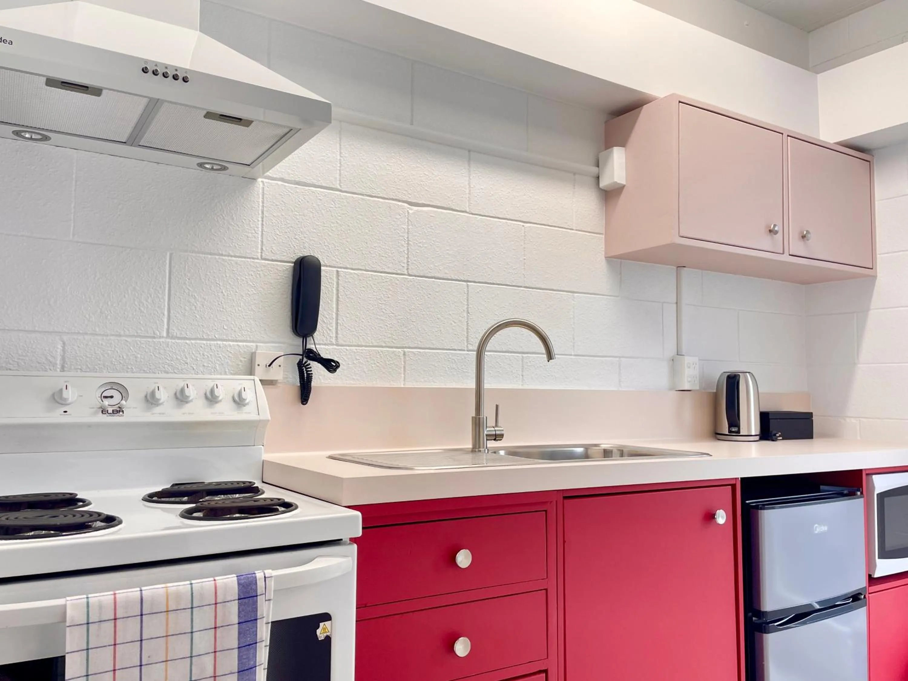 Kitchen or kitchenette in Mount Eden Motel