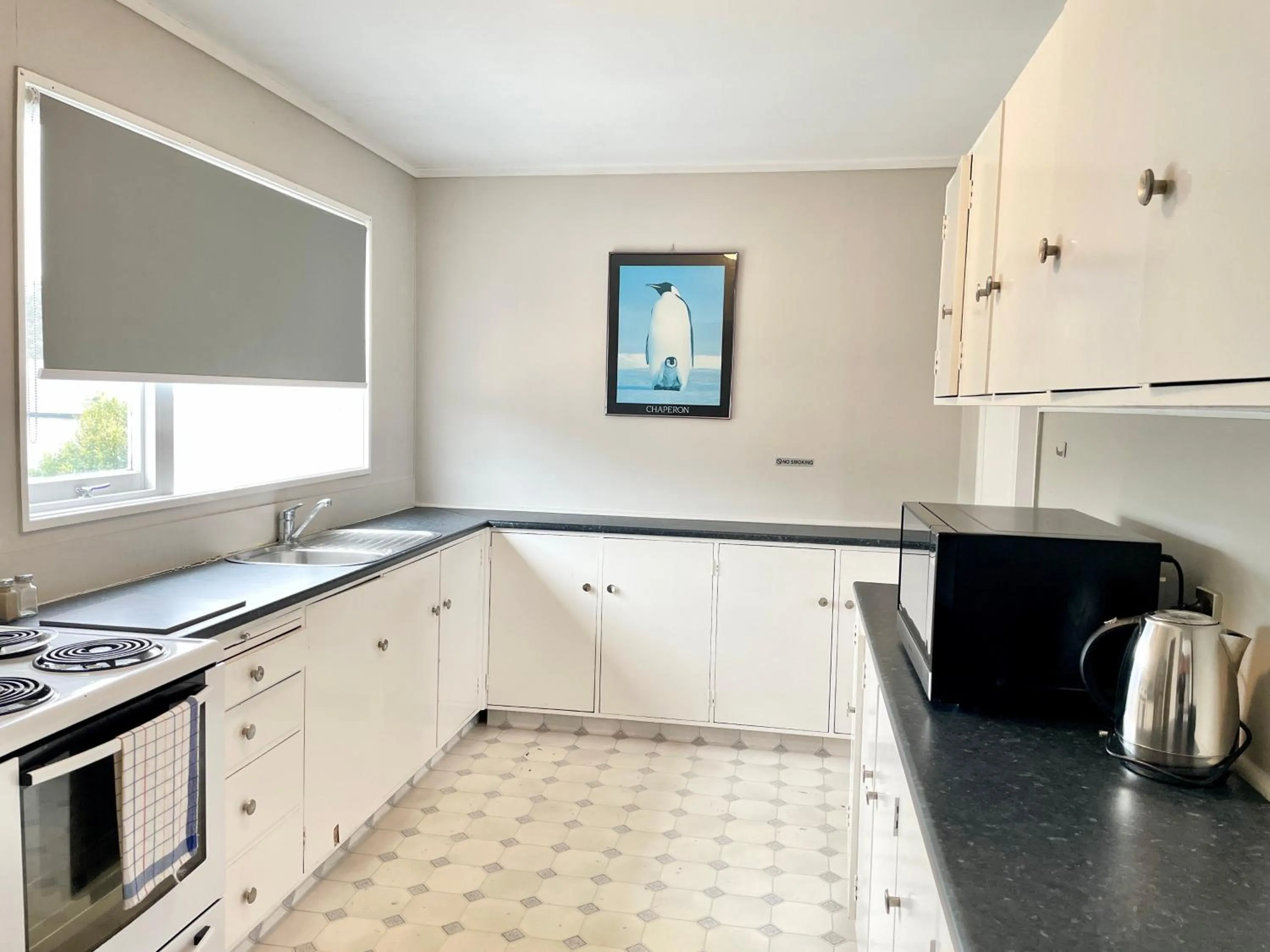 kitchen in Mount Eden Motel