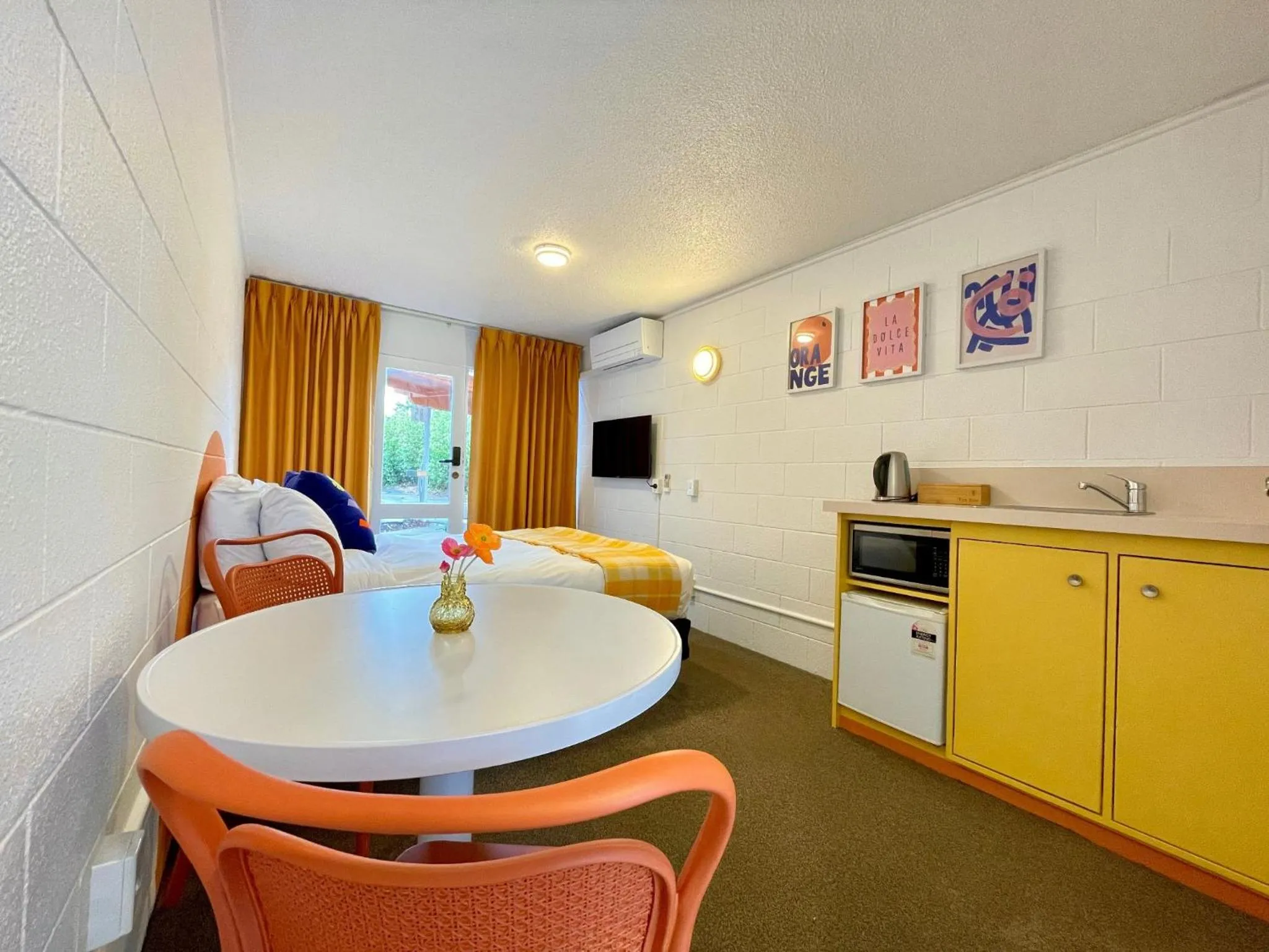 Bed in Mount Eden Motel