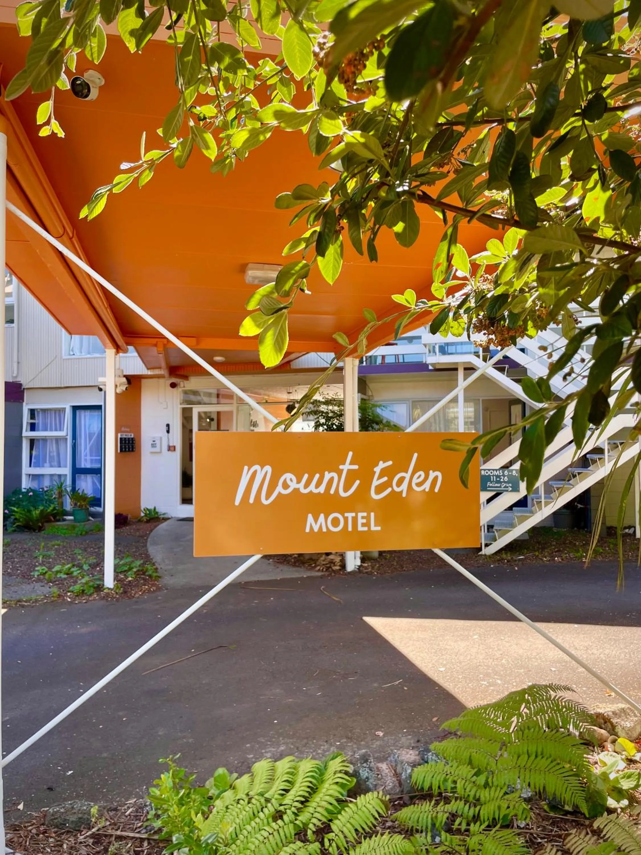 Logo/Certificate/Sign in Mount Eden Motel
