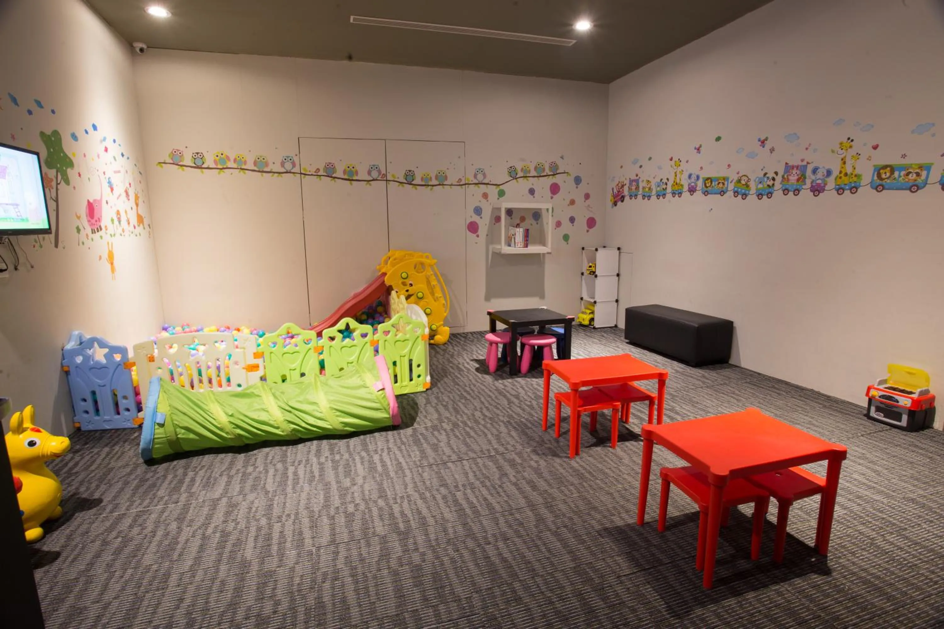 Children play ground in Kiwi Express Hotel - Jiuru Rd