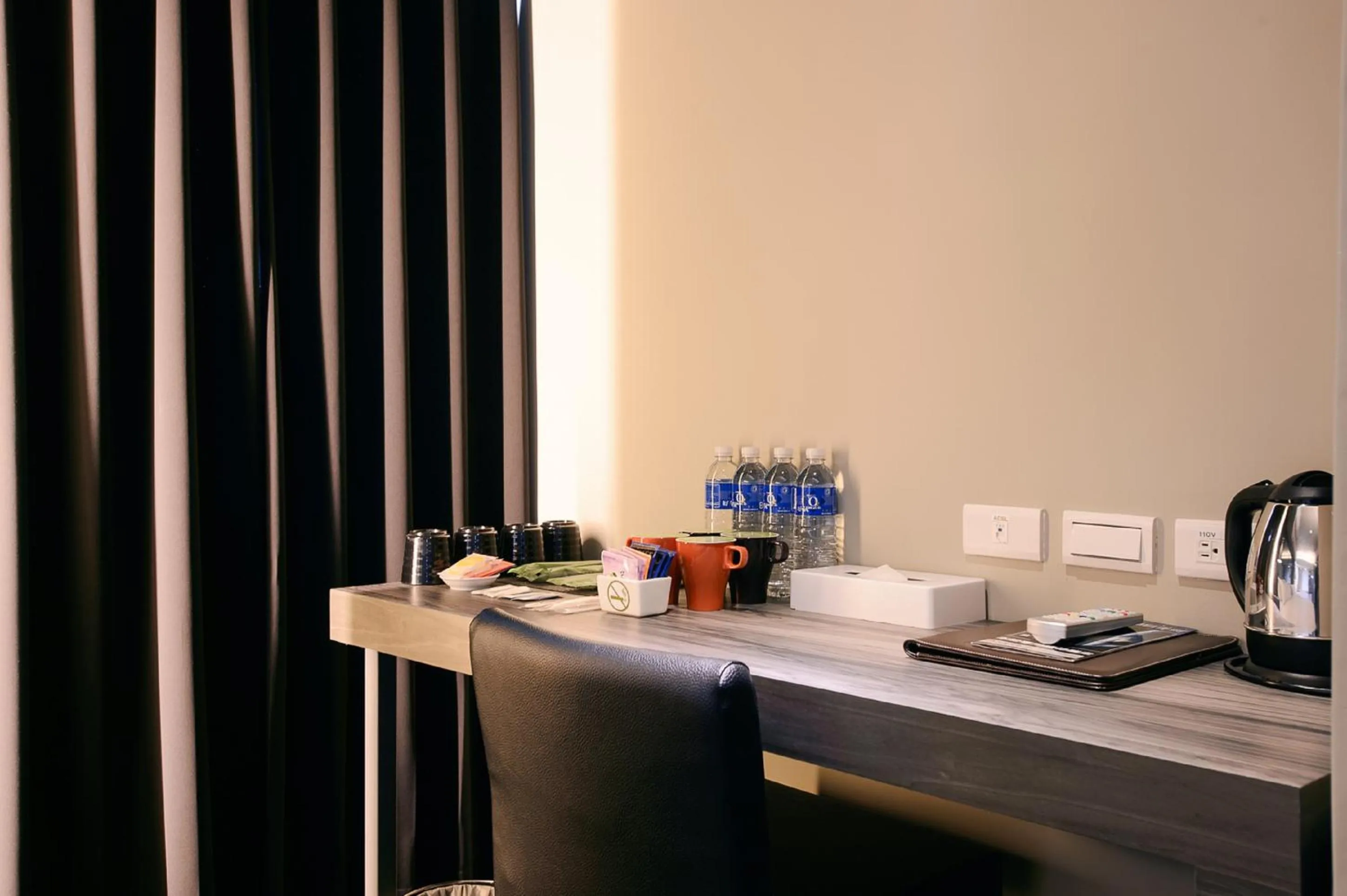 Decorative detail in Kiwi Express Hotel - Jiuru Rd