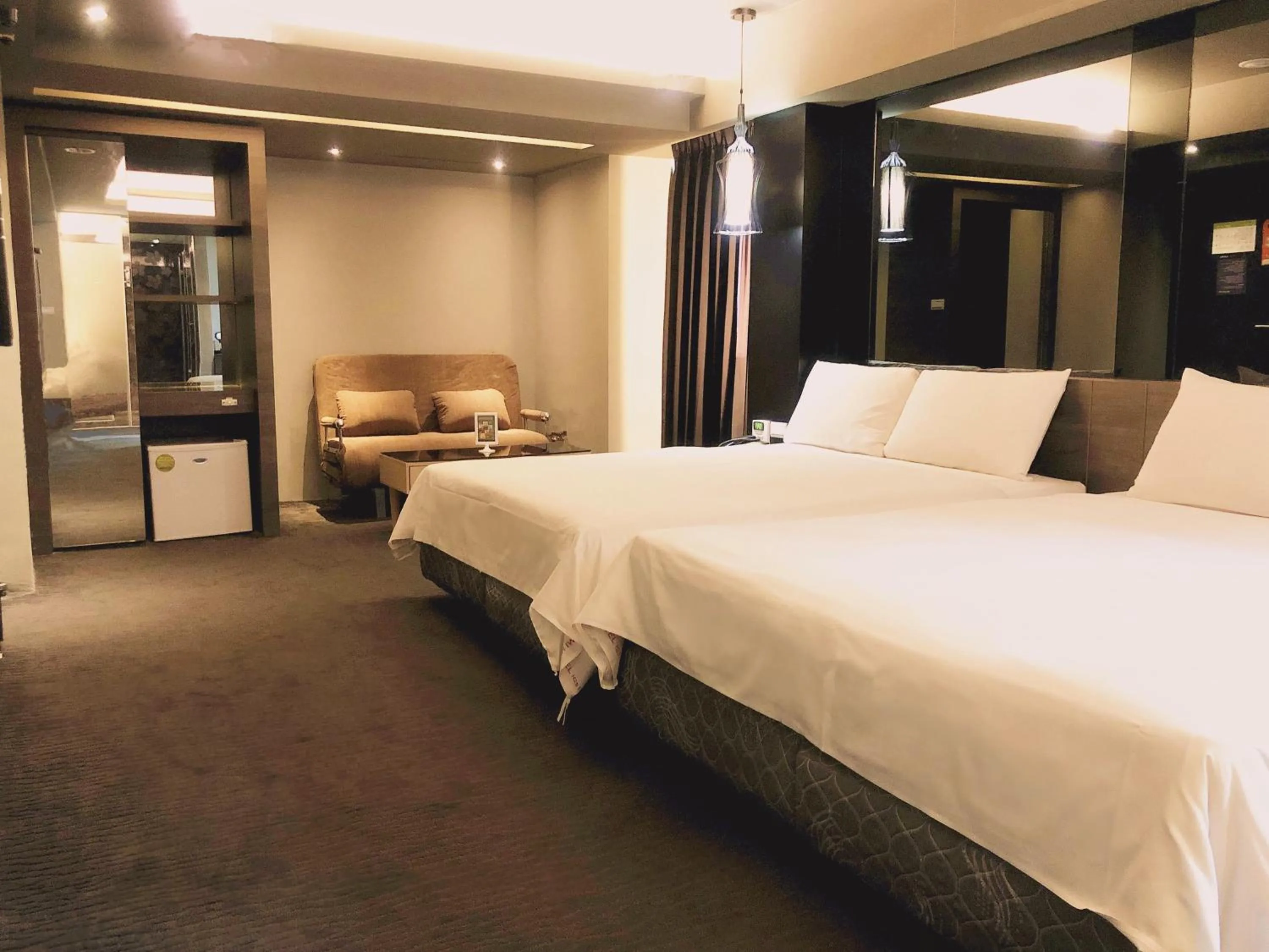 Decorative detail, Bed in Kiwi Express Hotel - Jiuru Rd