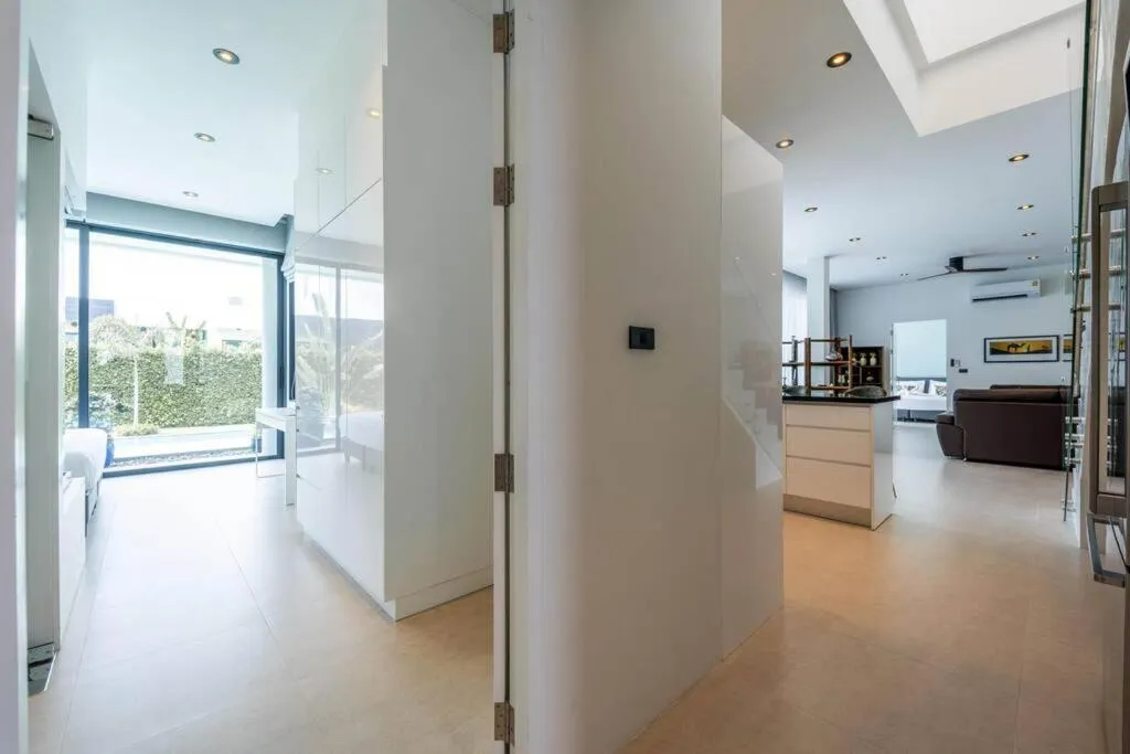 Luxury Modern 6 Bed Private Pool Villa LLW