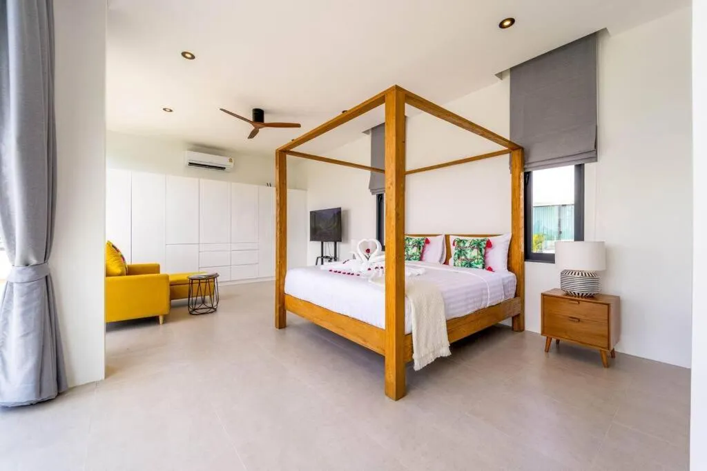 Bed in Luxury Modern 6 Bed Private Pool Villa LLW