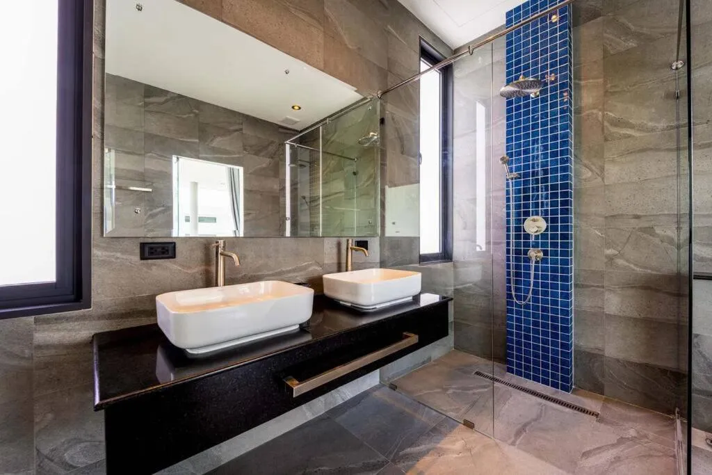 Luxury Modern 6 Bed Private Pool Villa LLW