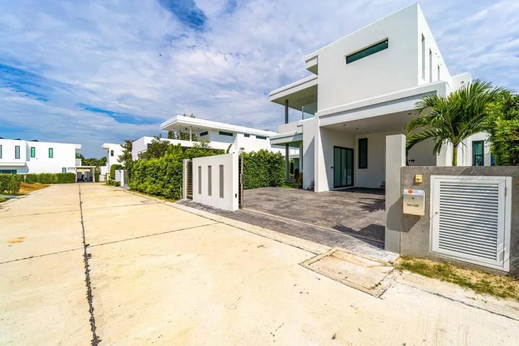Luxury Modern 6 Bed Private Pool Villa LLW