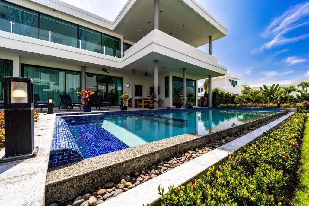 Luxury Modern 6 Bed Private Pool Villa LLW