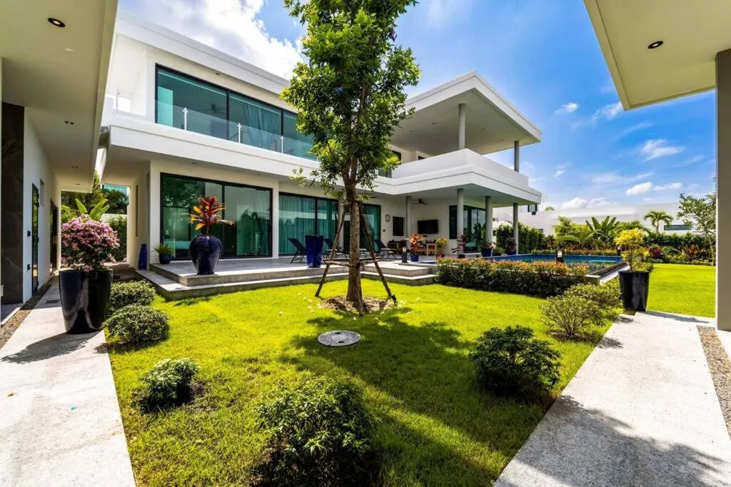 Luxury Modern 6 Bed Private Pool Villa LLW