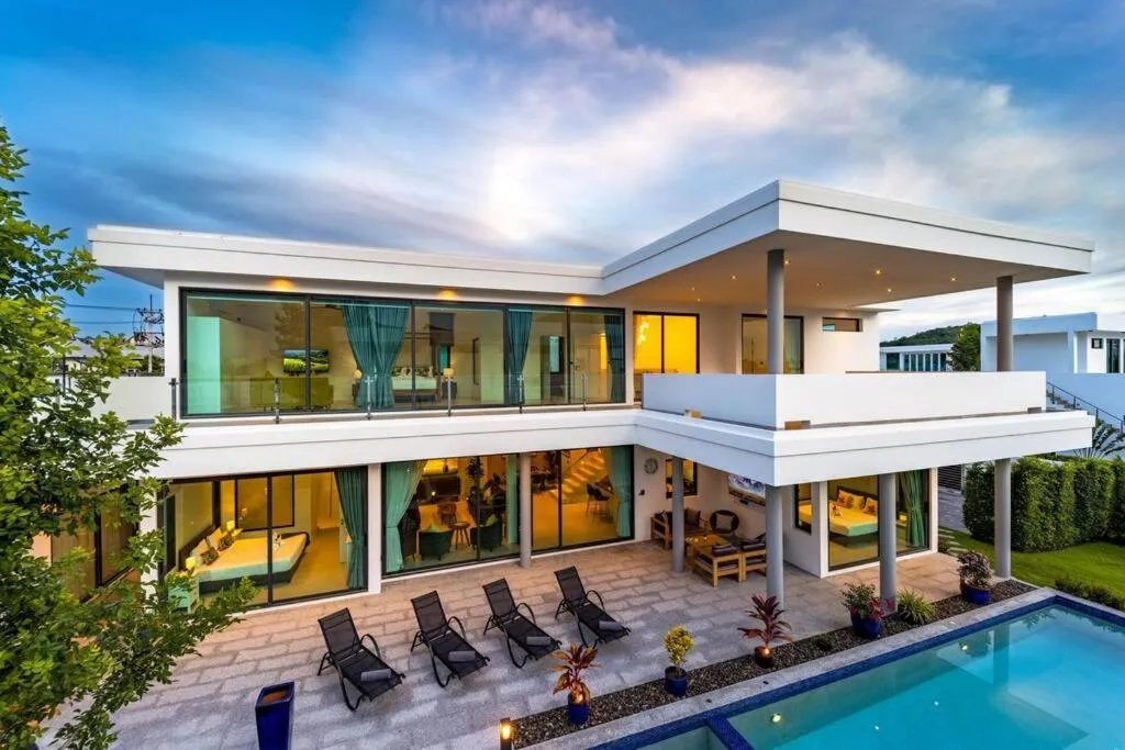 Luxury Modern 6 Bed Private Pool Villa LLW
