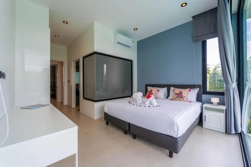 Bed in Luxury Modern 6 Bed Private Pool Villa LLW