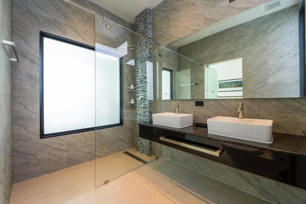 Luxury Modern 6 Bed Private Pool Villa LLW