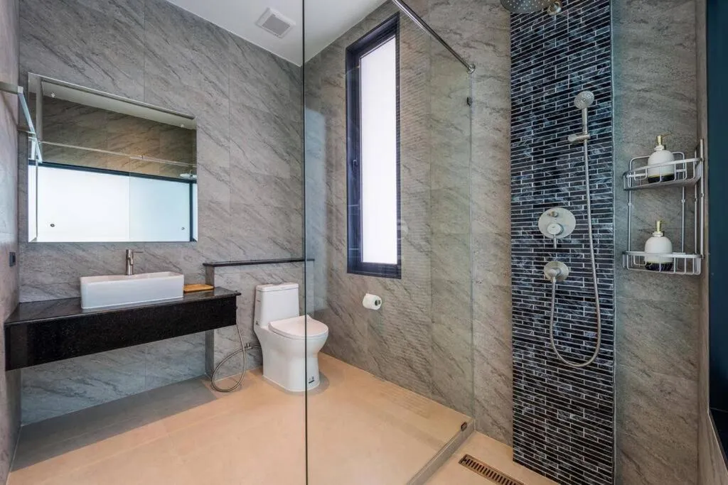 Luxury Modern 6 Bed Private Pool Villa LLW