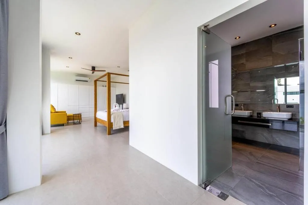 Luxury Modern 6 Bed Private Pool Villa LLW