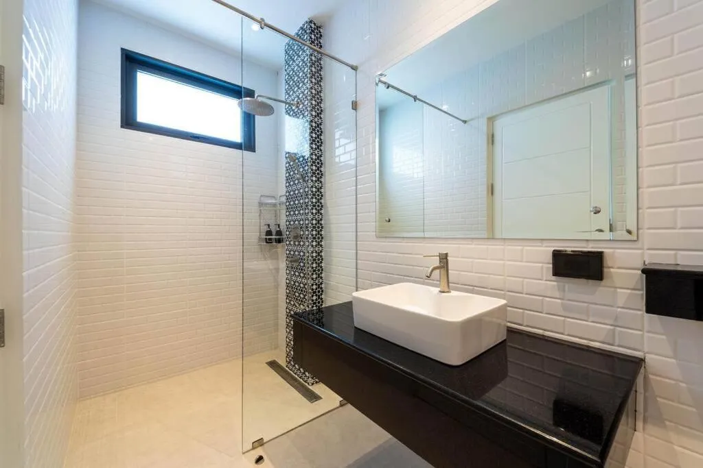 Luxury Modern 6 Bed Private Pool Villa LLW