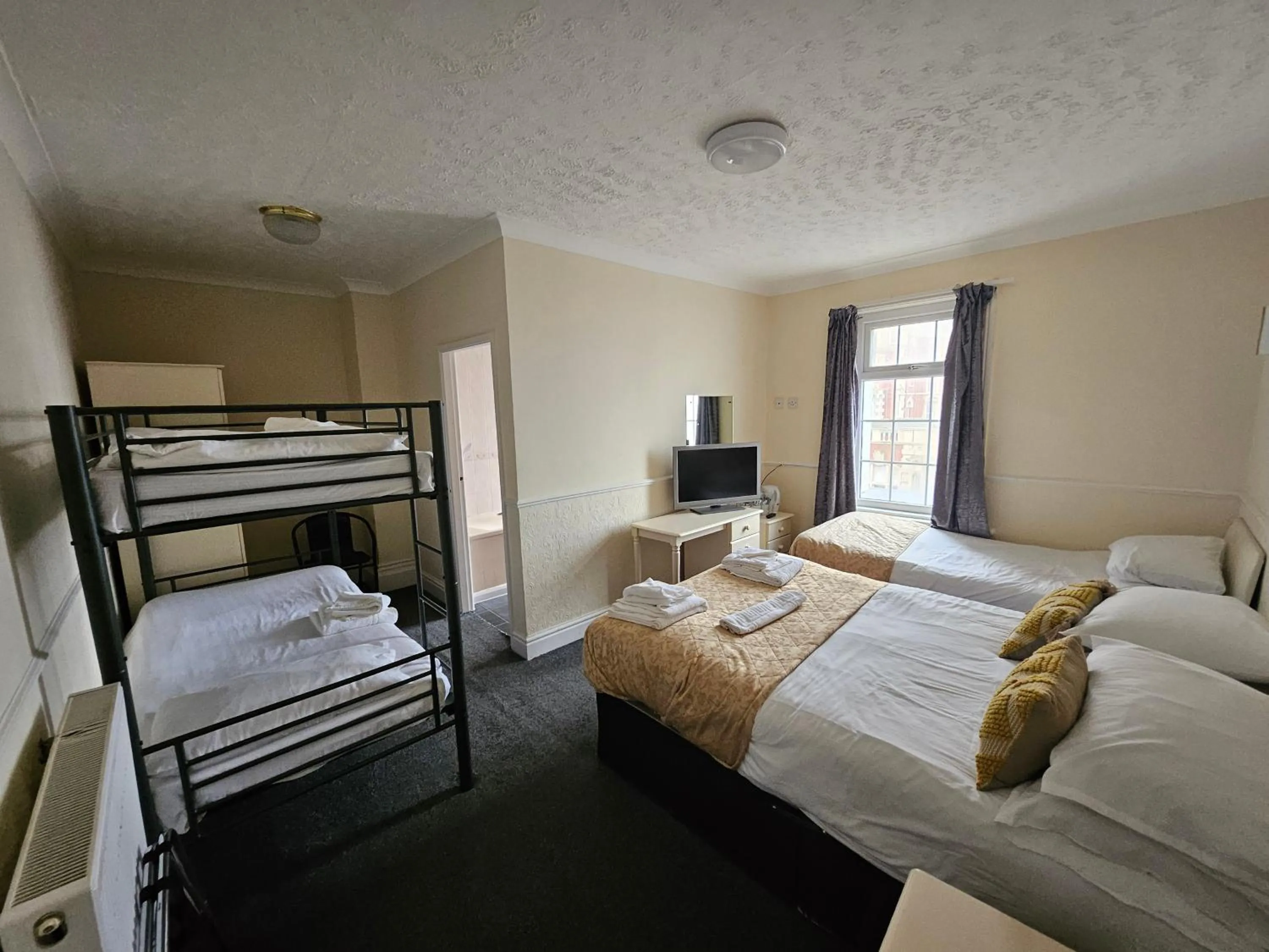 Bedroom, Bed in The President Hotel