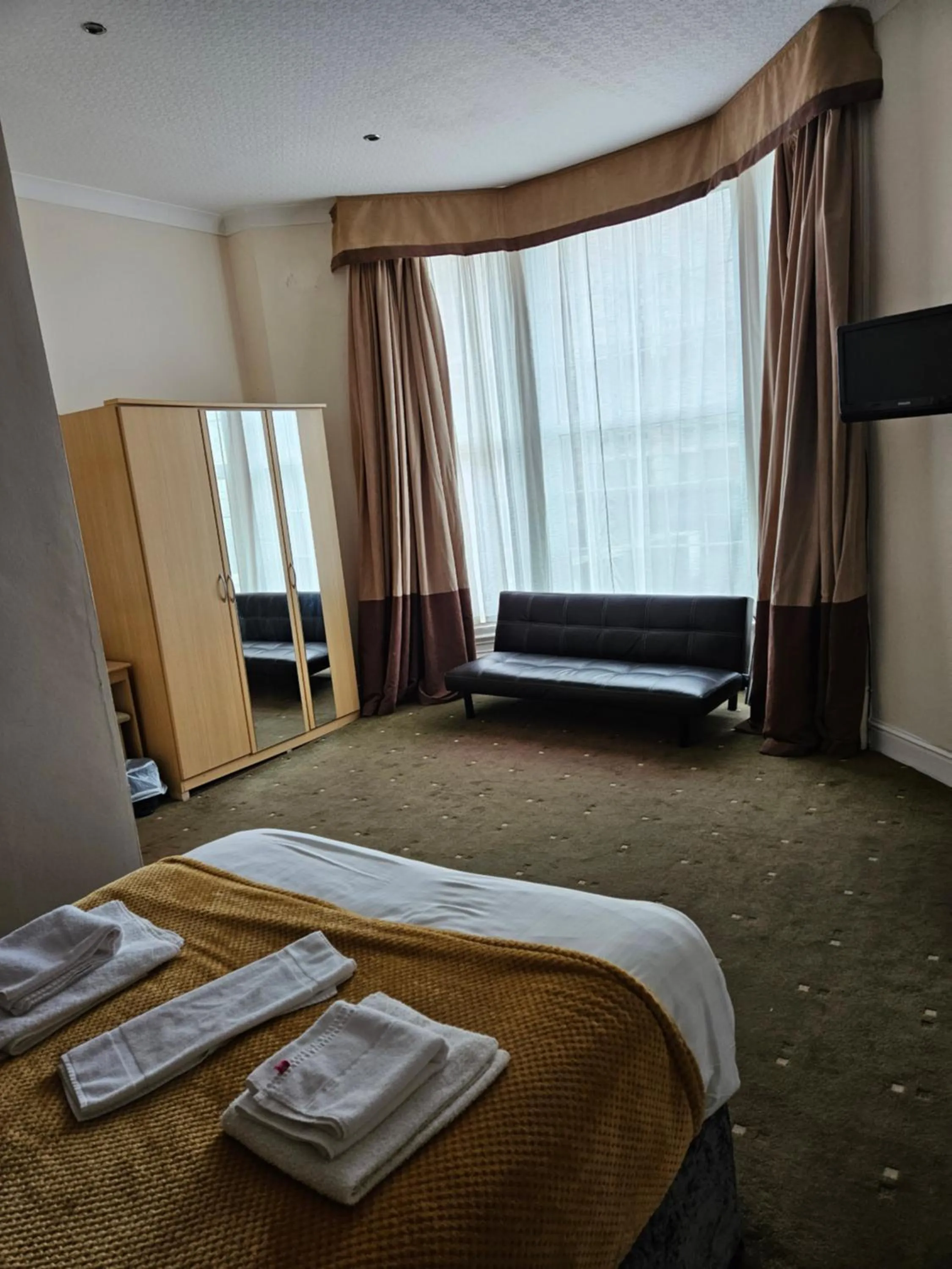 Bedroom, Bed in The President Hotel