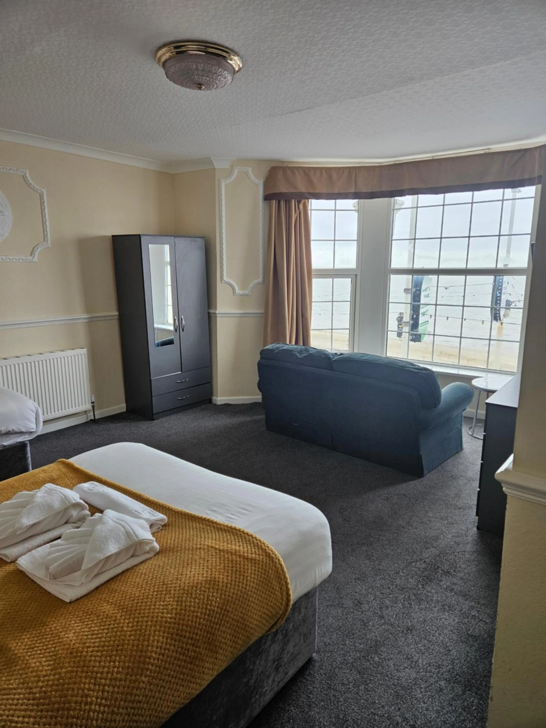 Bedroom, Bed in The President Hotel