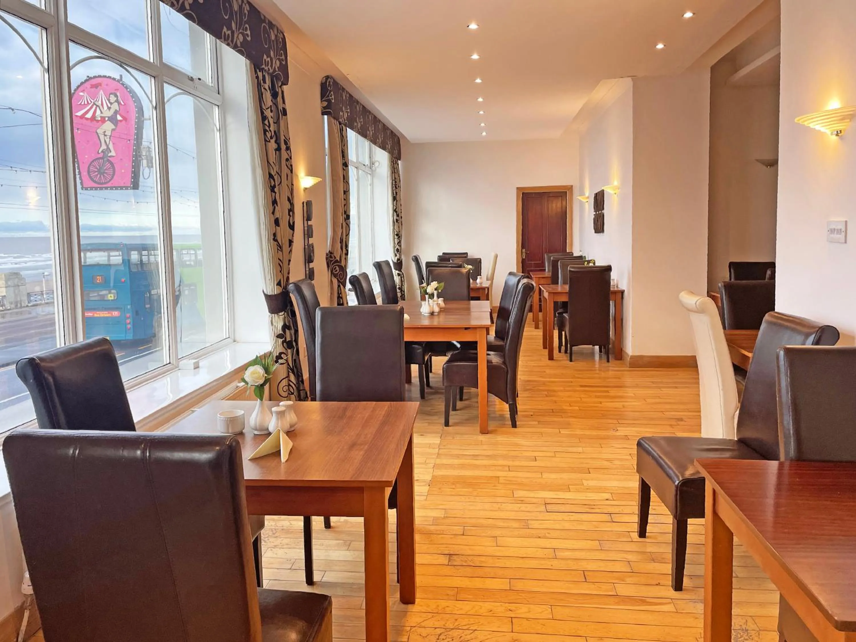 Restaurant/places to eat in The President Hotel