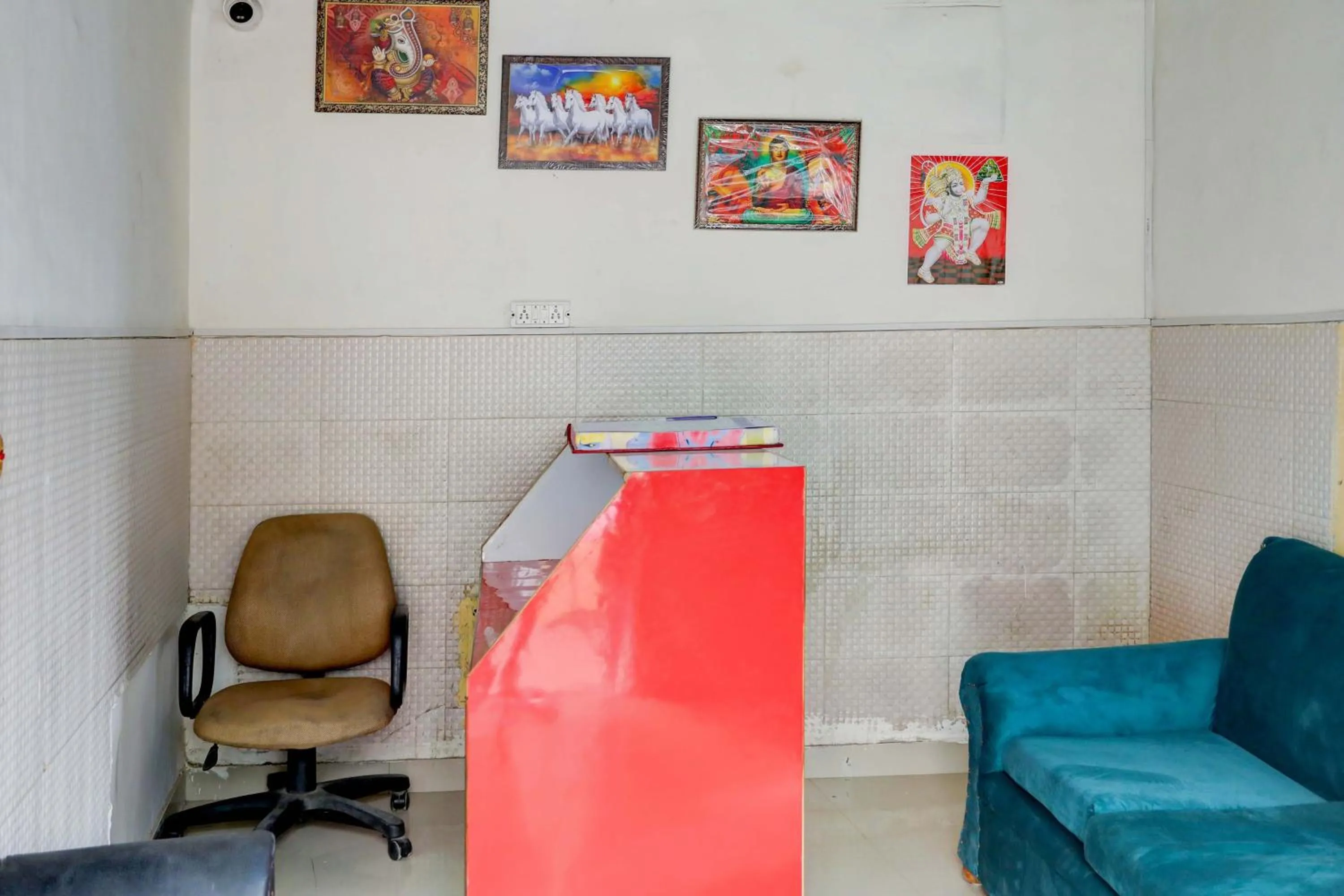 Lobby or reception in Hotel O Tilak hotel 24 Sector 27 Near by Vinayak Hospital Gali no-6