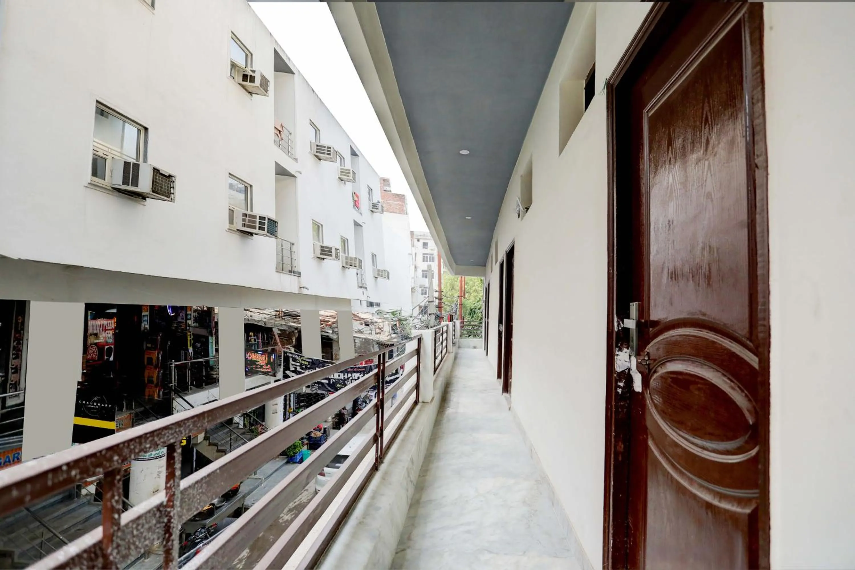 Lobby or reception in Hotel O Tilak hotel 24 Sector 27 Near by Vinayak Hospital Gali no-6